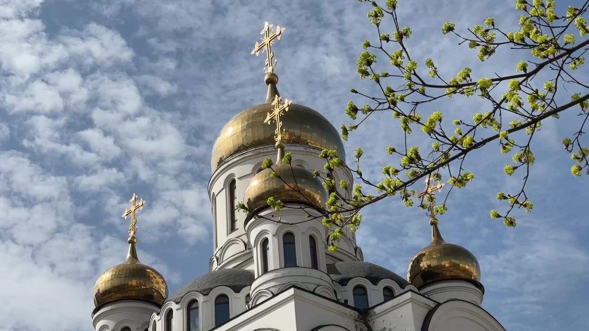 Реутов, пасха,  украшение храма, цветы, поклонение, служба,