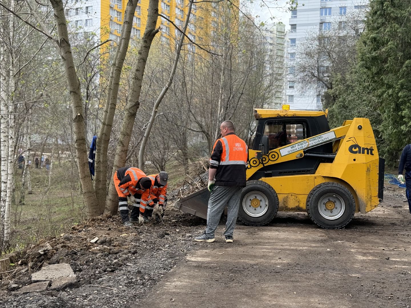субботник, сквер сосенки, ленинский городской округ, жители ленинского округа,