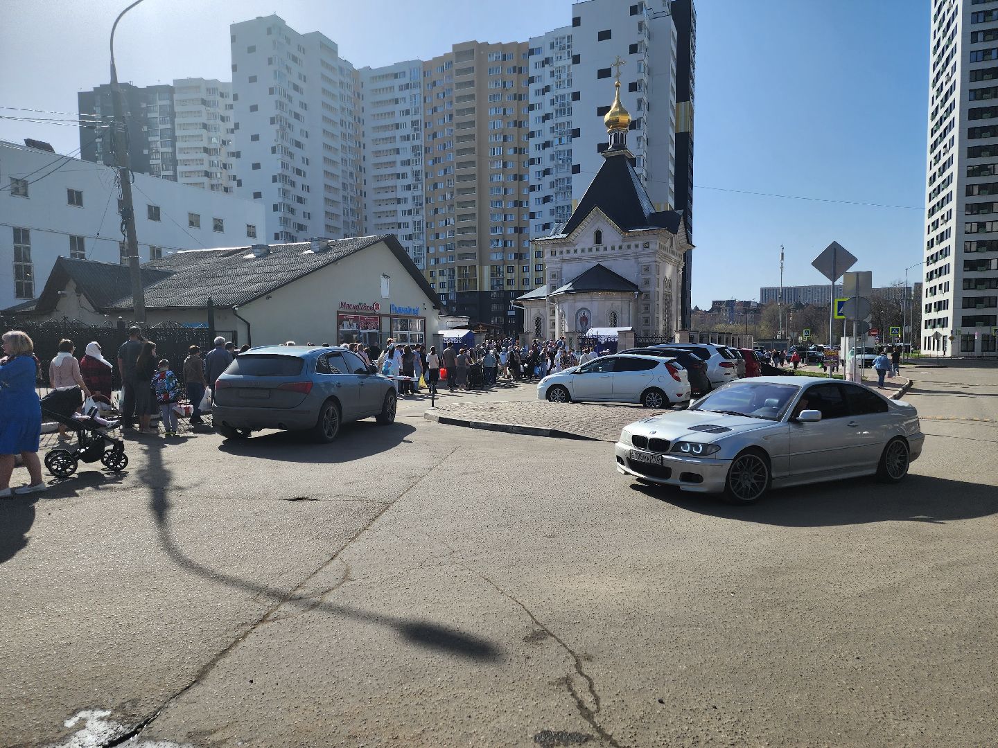 долгопрудный, пасха 2025, храм преображения господня, куличи, вечернее богослужение,