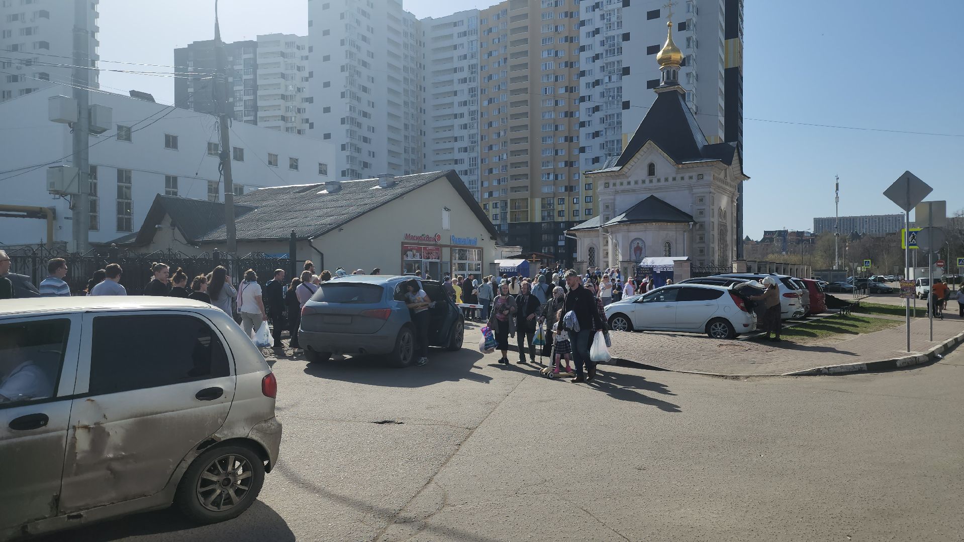 долгопрудный, пасха 2025, храм преображения господня, куличи, вечернее богослужение,