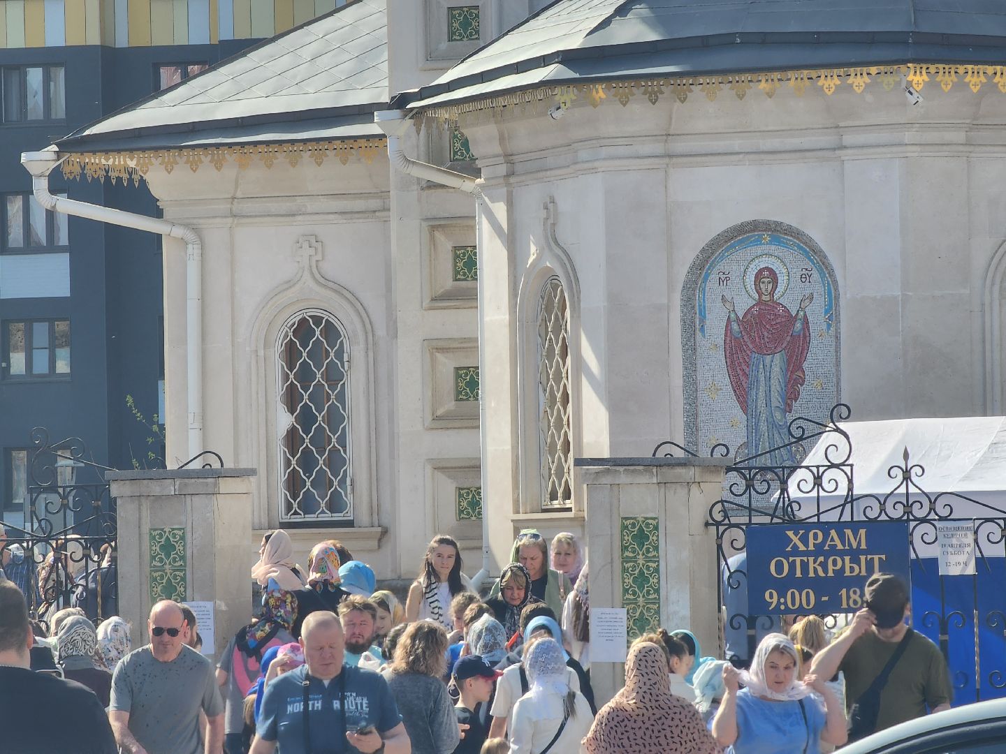 долгопрудный, пасха 2025, храм преображения господня, куличи, вечернее богослужение,