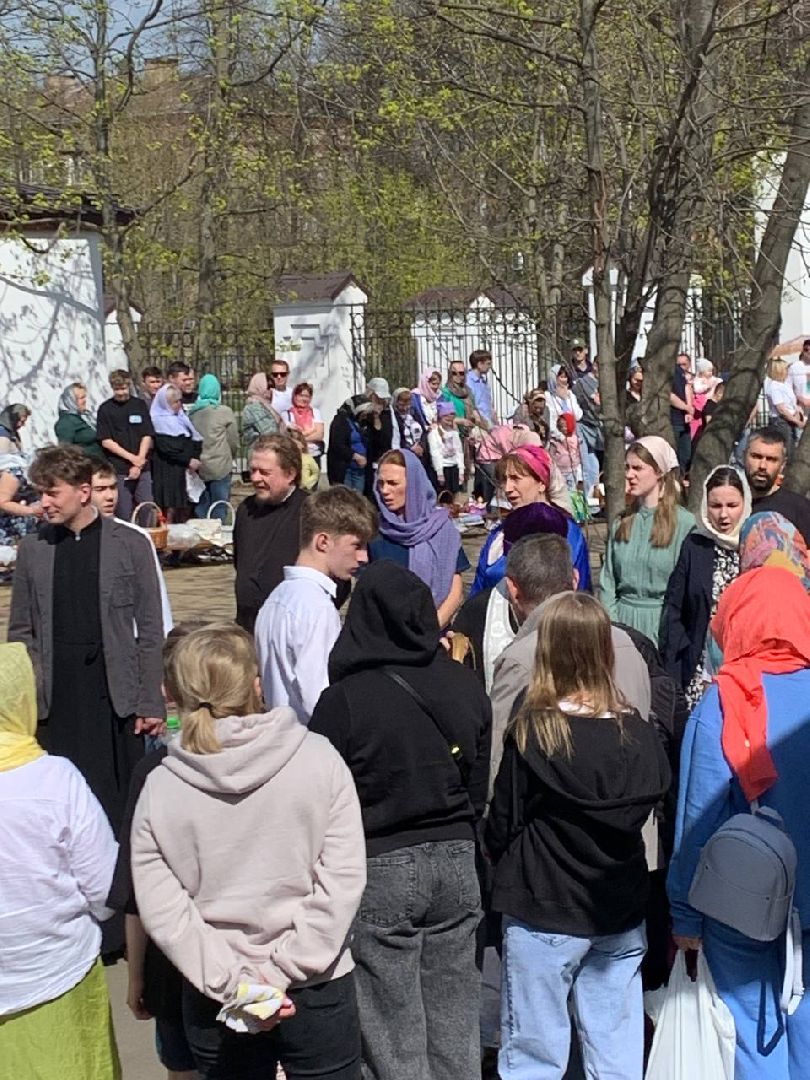 долгопрудный, пасха 2025, храм преображения господня, куличи, вечернее богослужение,