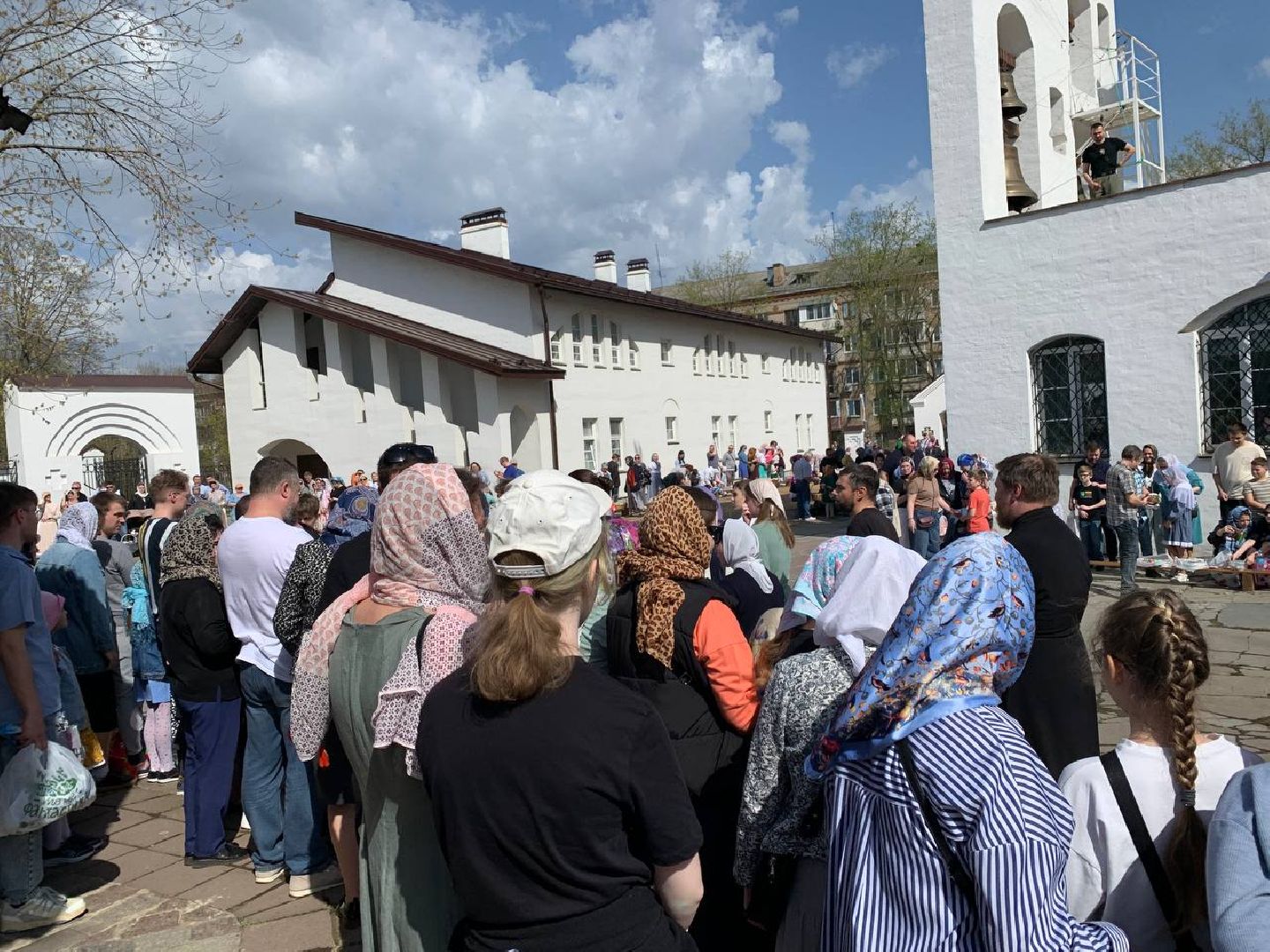 долгопрудный, пасха 2025, храм преображения господня, куличи, вечернее богослужение,