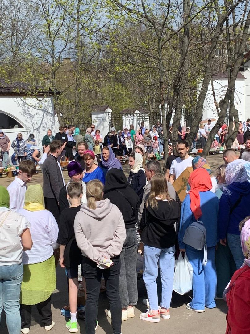 долгопрудный, пасха 2025, храм преображения господня, куличи, вечернее богослужение,