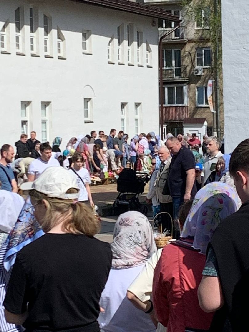 долгопрудный, пасха 2025, храм преображения господня, куличи, вечернее богослужение,