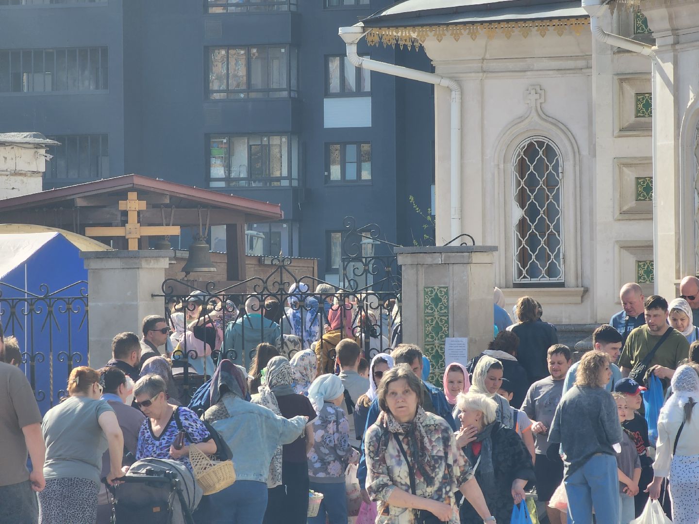 долгопрудный, пасха 2025, храм преображения господня, куличи, вечернее богослужение,