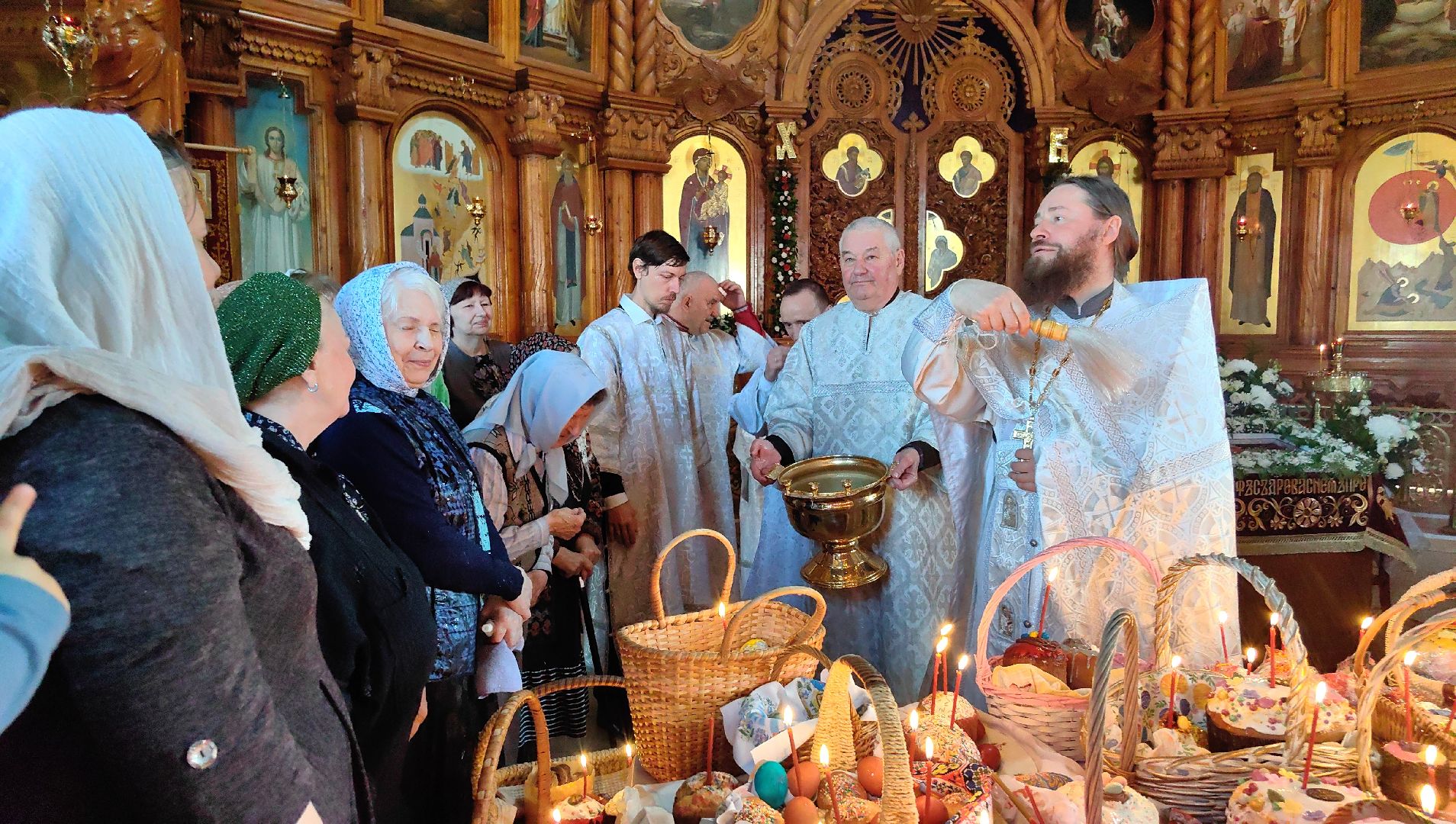 куличи, пасха, яйца, храм,