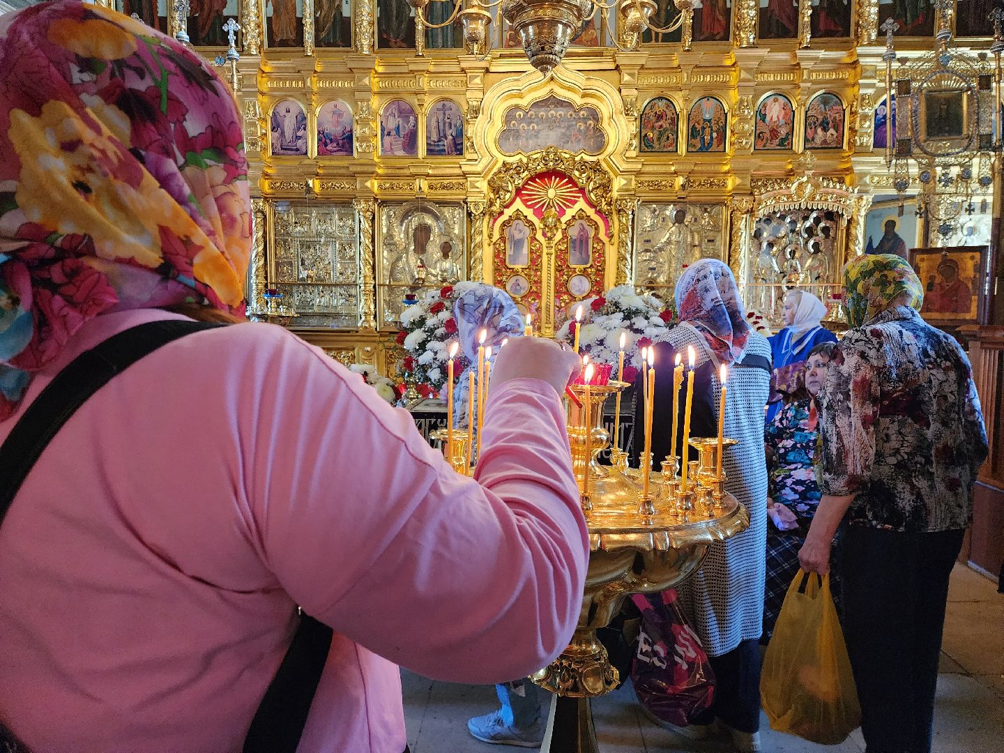 раменское, религия, пасха, праздничные приготовления в храме в загорново,