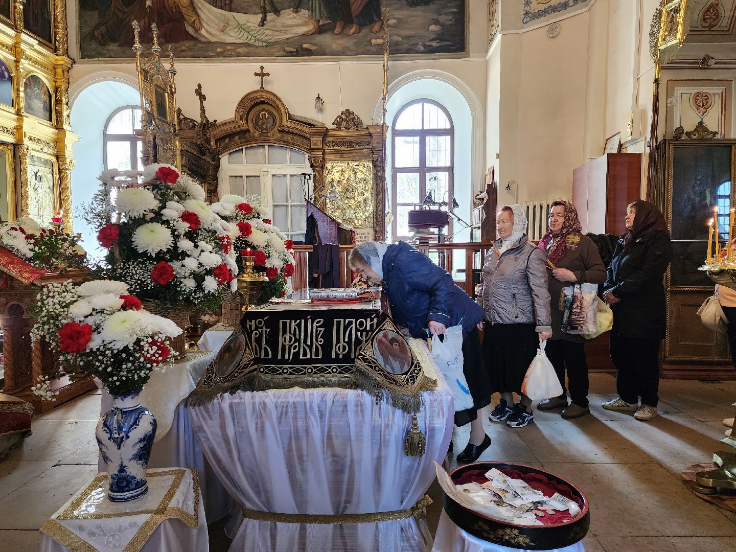 раменское, религия, пасха, праздничные приготовления в храме в загорново,