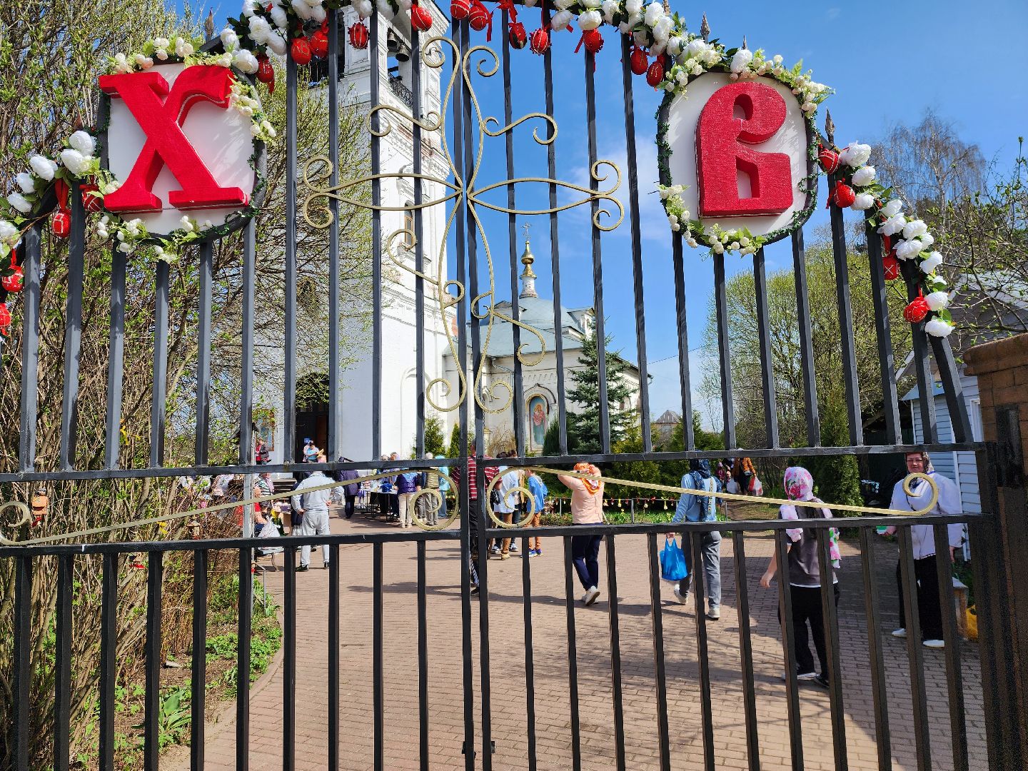 раменское, религия, пасха, праздничные приготовления в храме в загорново,