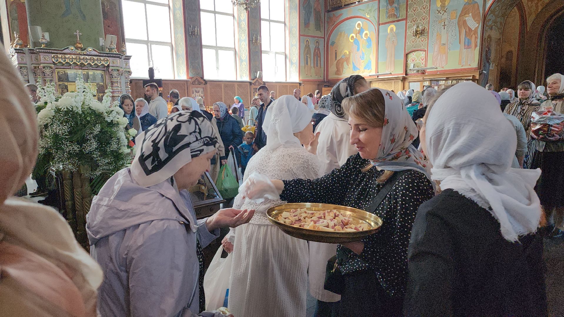 пасха, освящение куличей, троицкий храм, щёлково,
