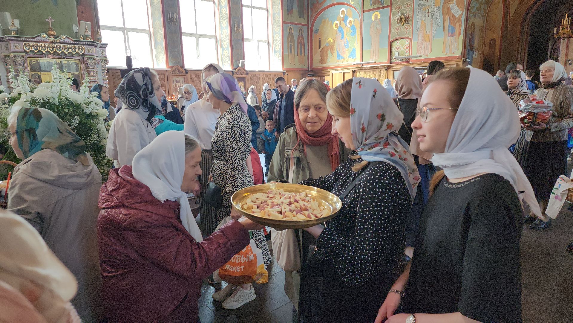 пасха, освящение куличей, троицкий храм, щёлково,