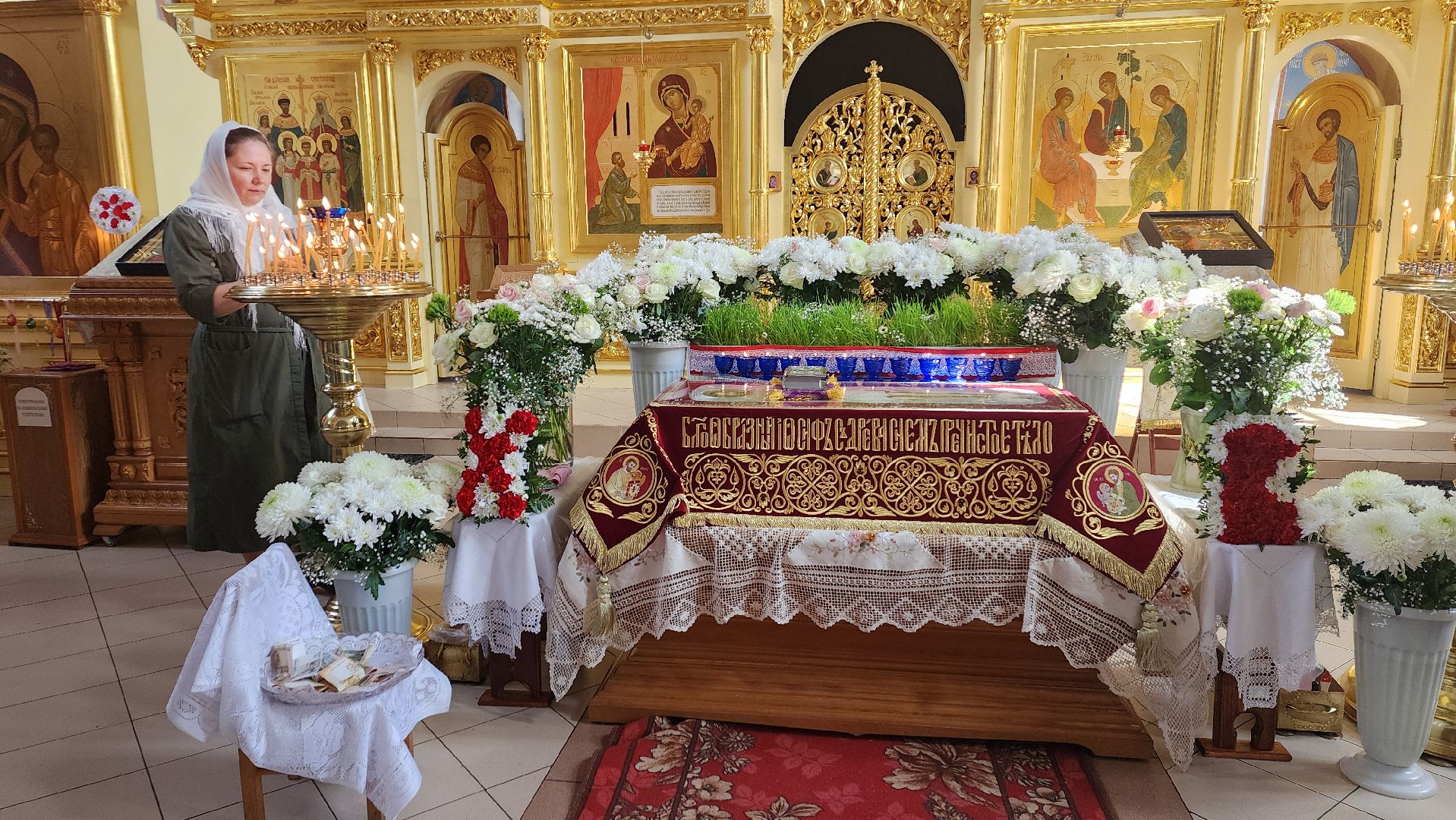 пушкино, храм, пасха христова, убранство, плащаница иисуса христа,прихожане, богослужение,