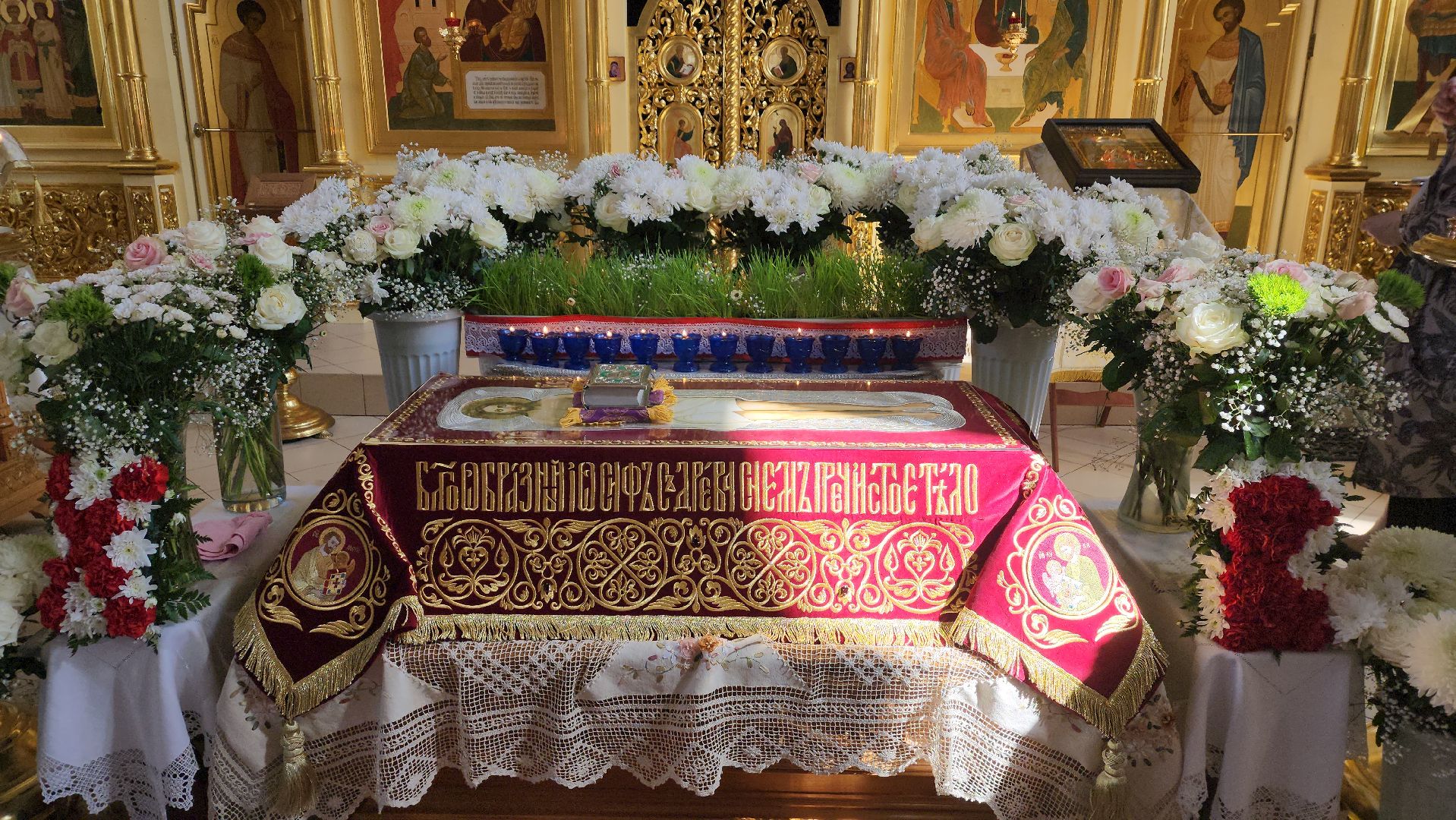 пушкино, храм, пасха христова, убранство, плащаница иисуса христа,прихожане, богослужение,