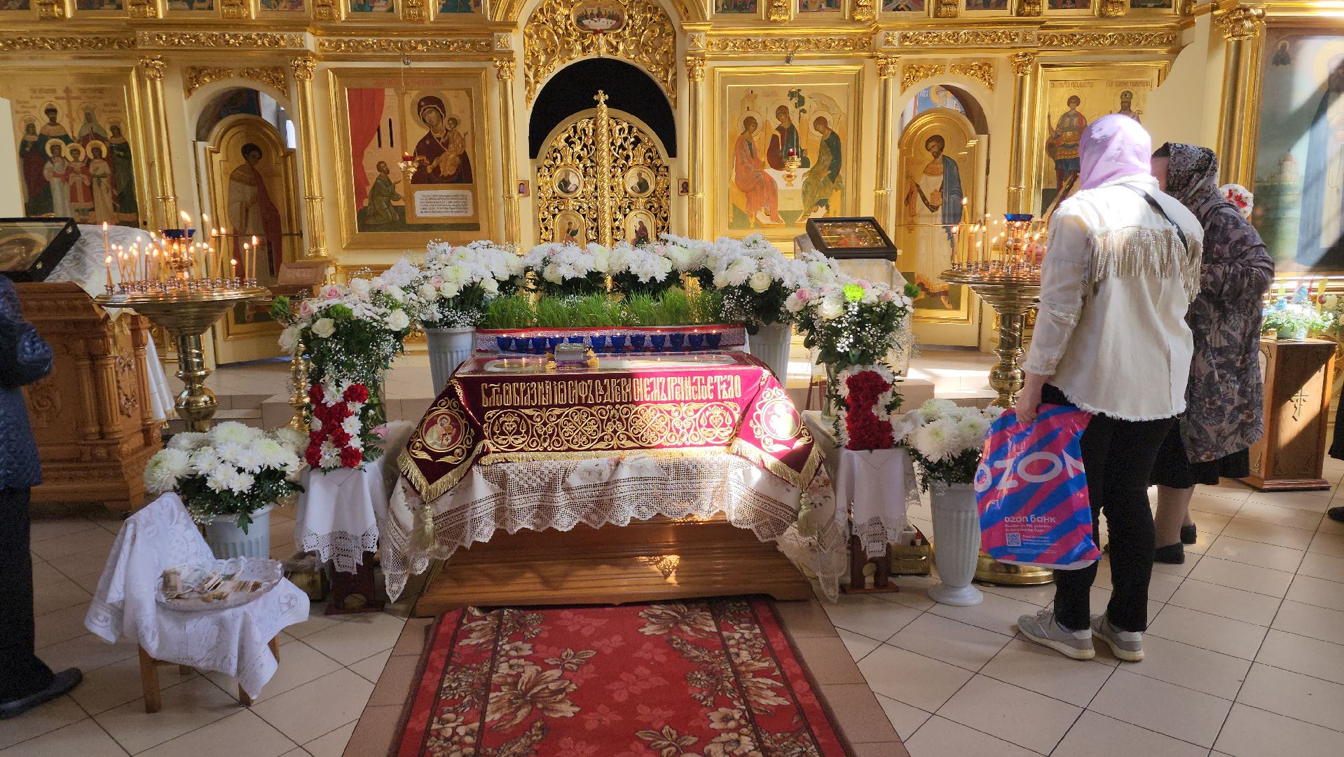 пушкино, храм, пасха христова, убранство, плащаница иисуса христа,прихожане, богослужение,