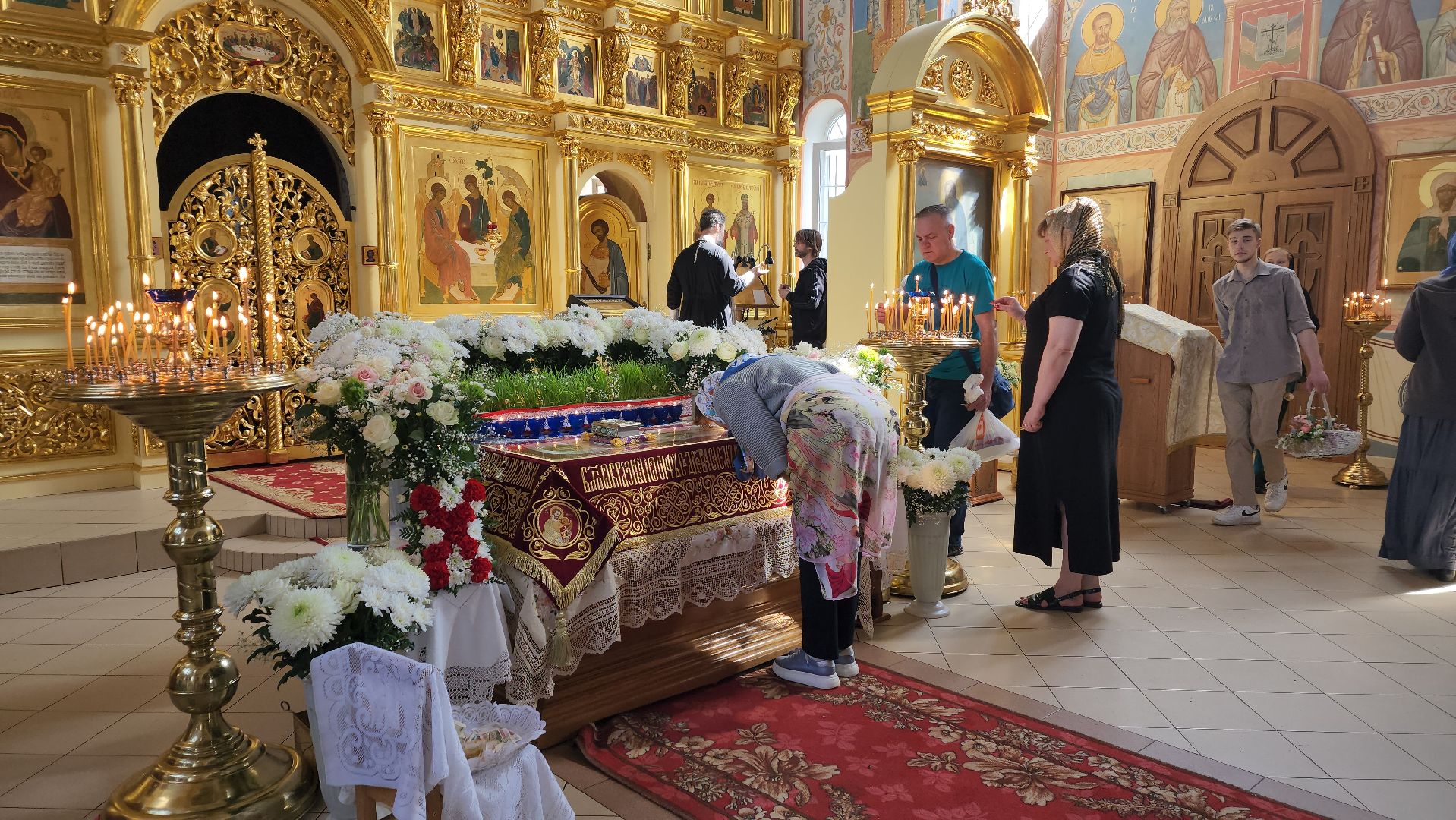 пушкино, храм, пасха христова, убранство, плащаница иисуса христа,прихожане, богослужение,
