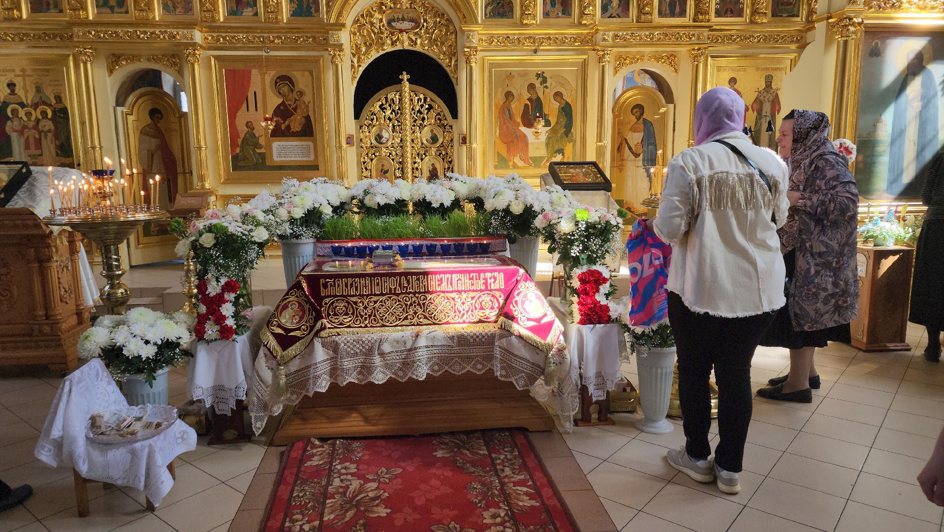 пушкино, храм, пасха христова, убранство, плащаница иисуса христа,прихожане, богослужение,