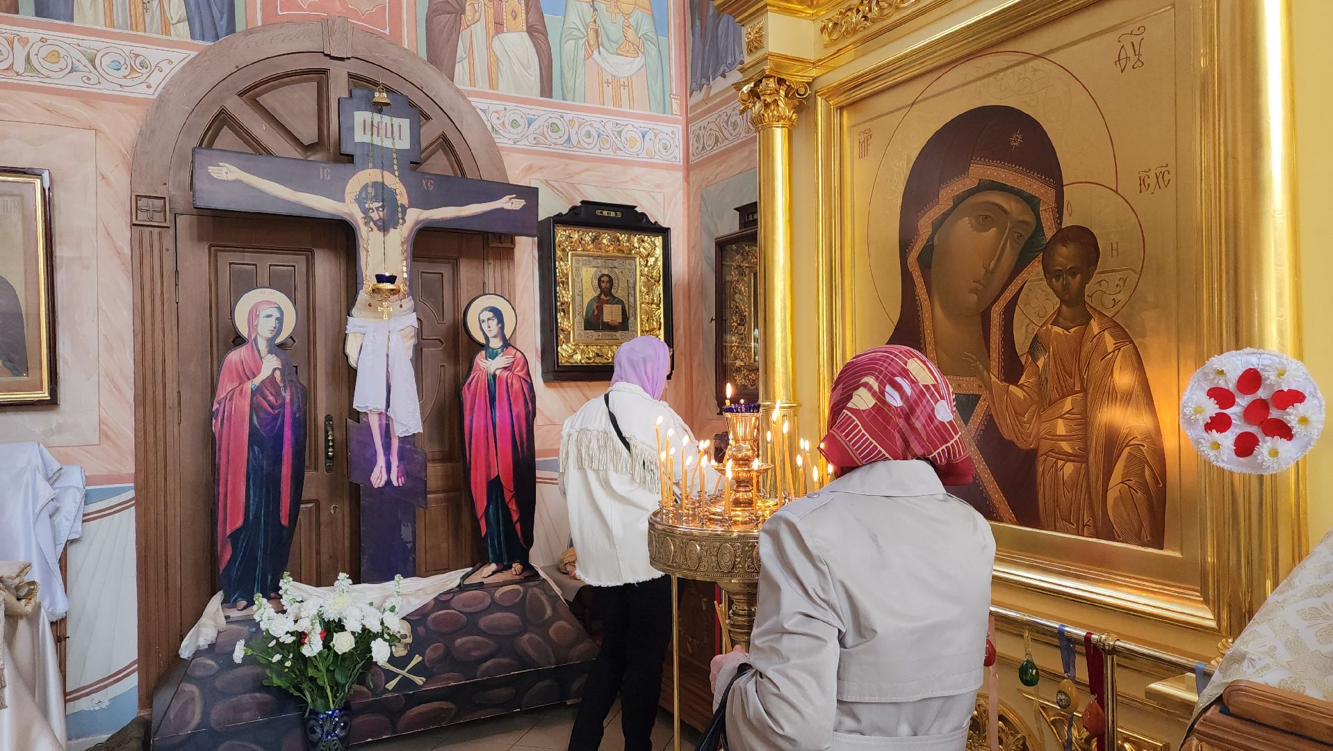 пушкино, храм, пасха христова, убранство, плащаница иисуса христа,прихожане, богослужение,