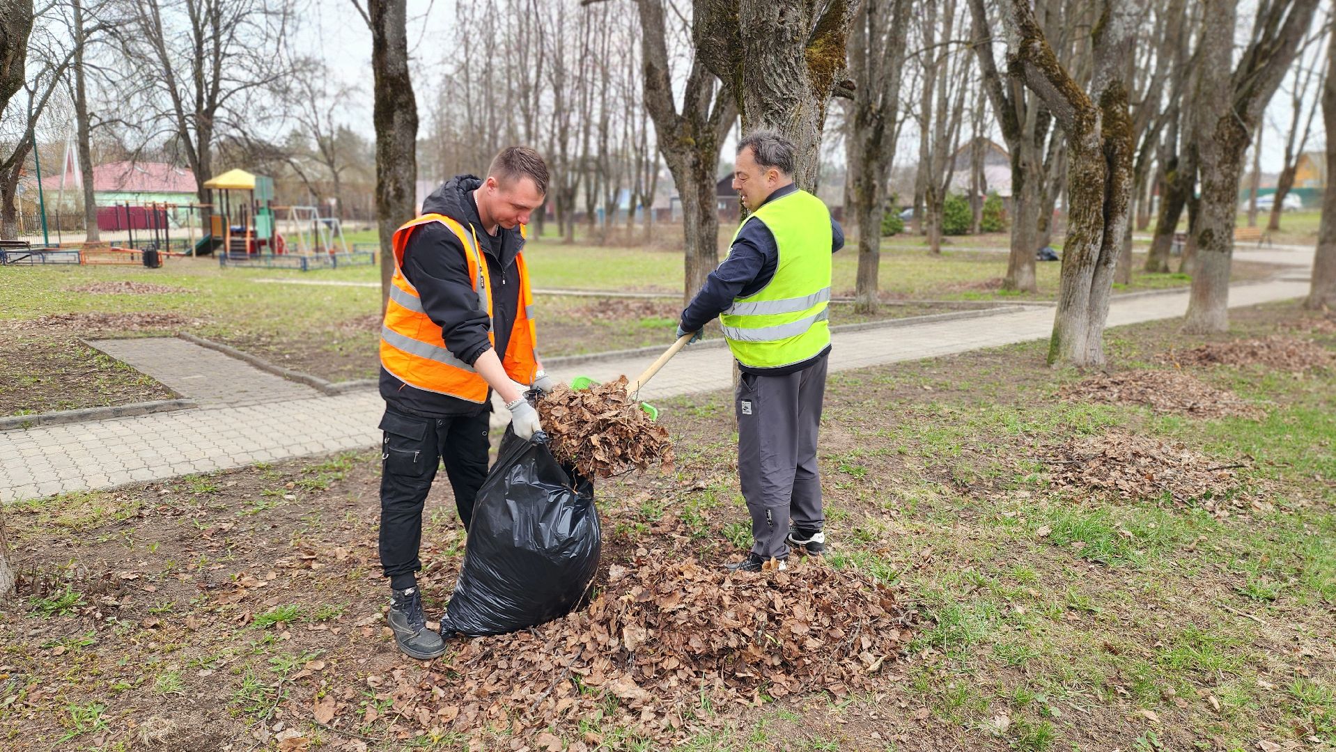 сквер, субботник, коммунальщики, руза,благоустройство,