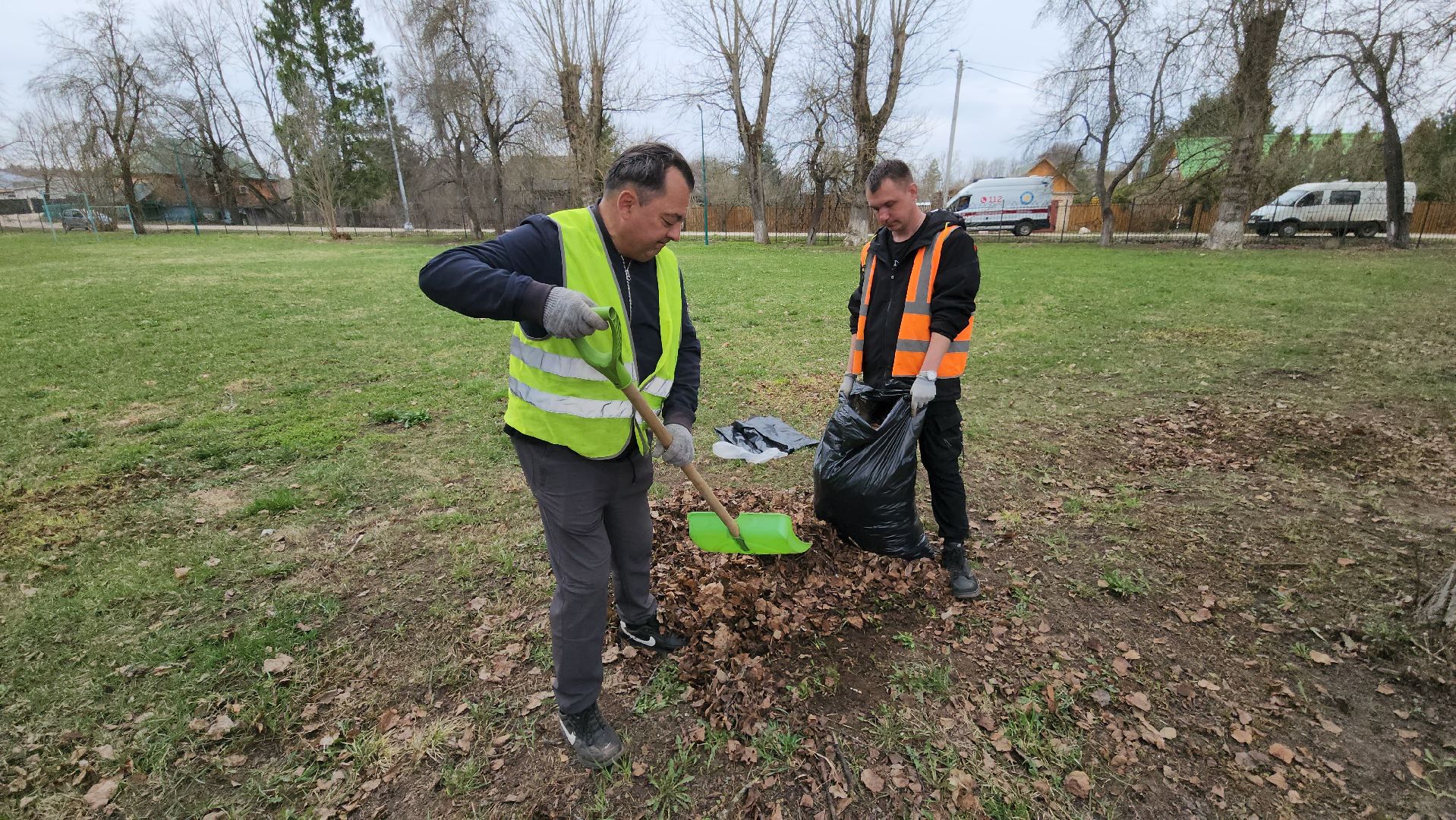 сквер, субботник, коммунальщики, руза,благоустройство,