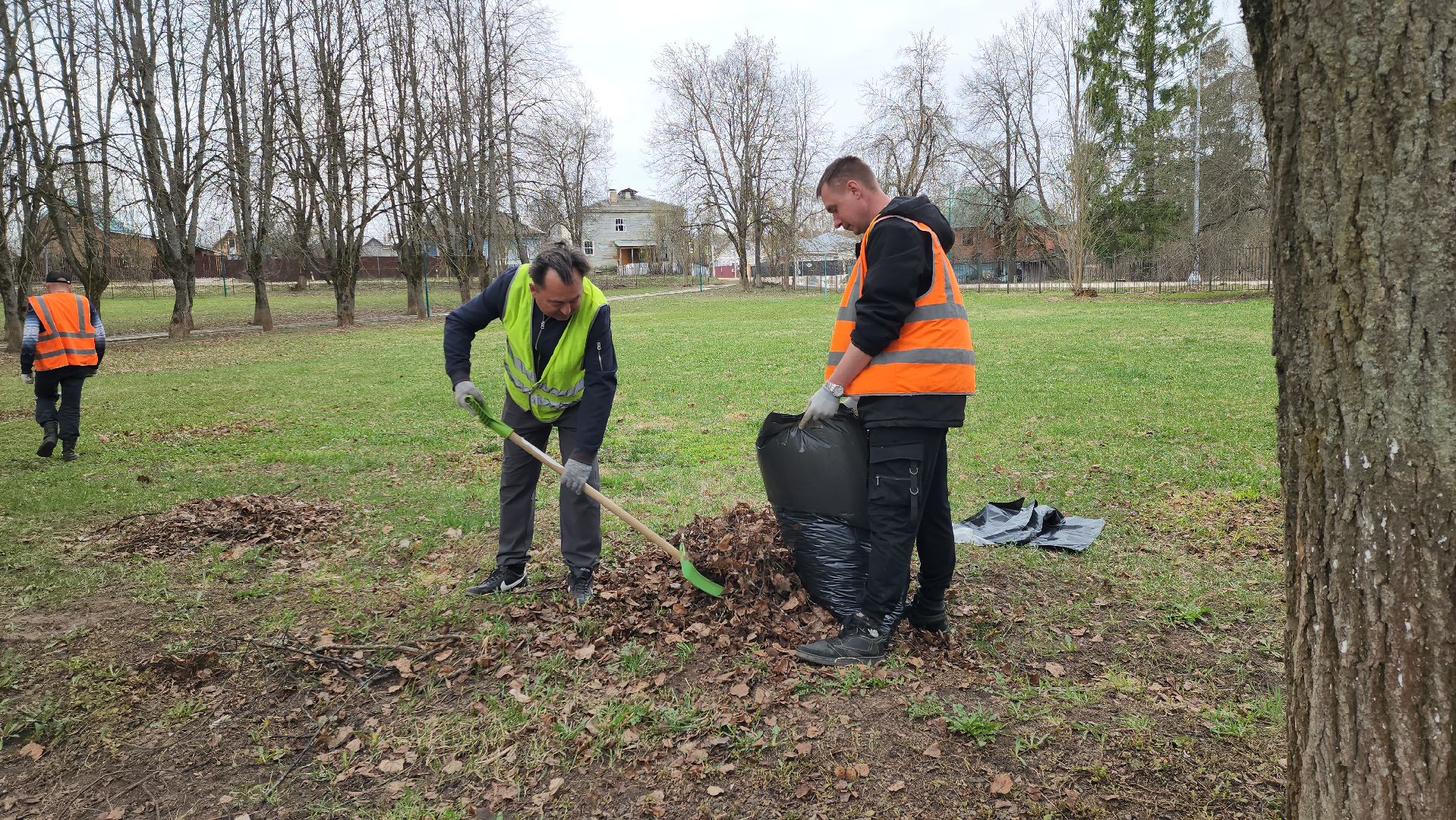 сквер, субботник, коммунальщики, руза,благоустройство,