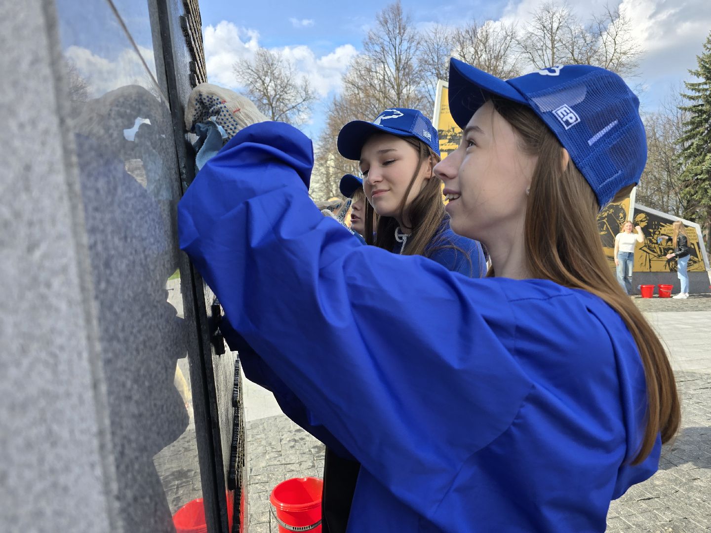 Коломна, субботник, стела трудовой доблести, памятник вов,