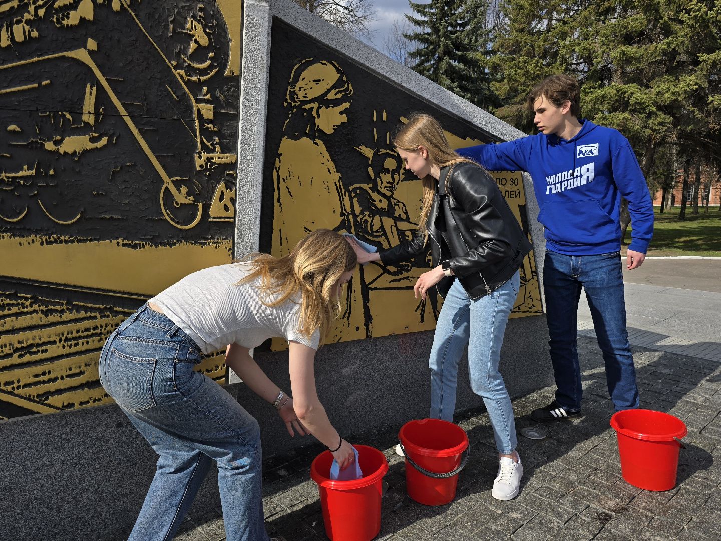 Коломна, субботник, стела трудовой доблести, памятник вов,