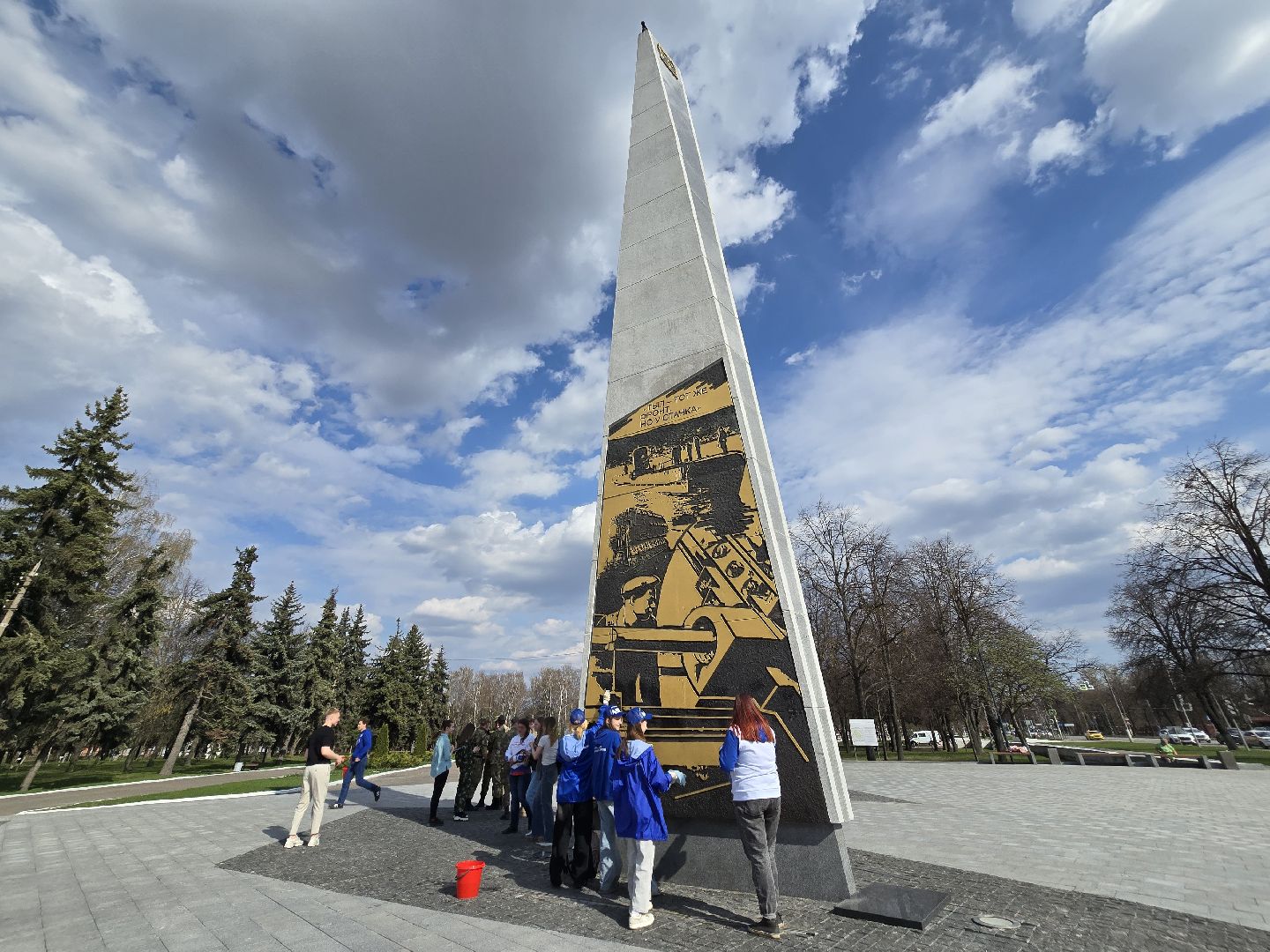 Коломна, субботник, стела трудовой доблести, памятник вов,