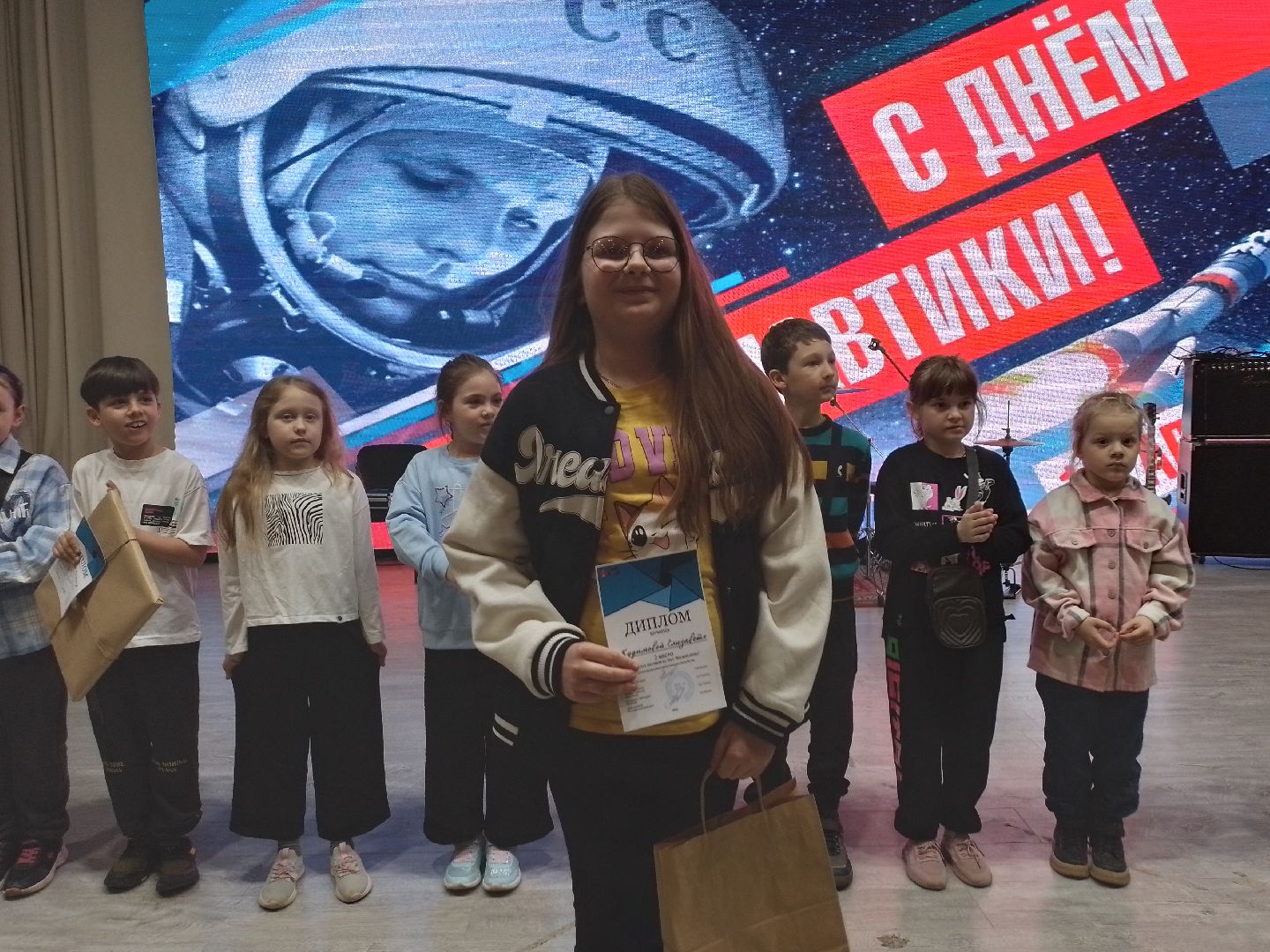 городской округ восход, конкурс рисунков, день космонавтики, дети,