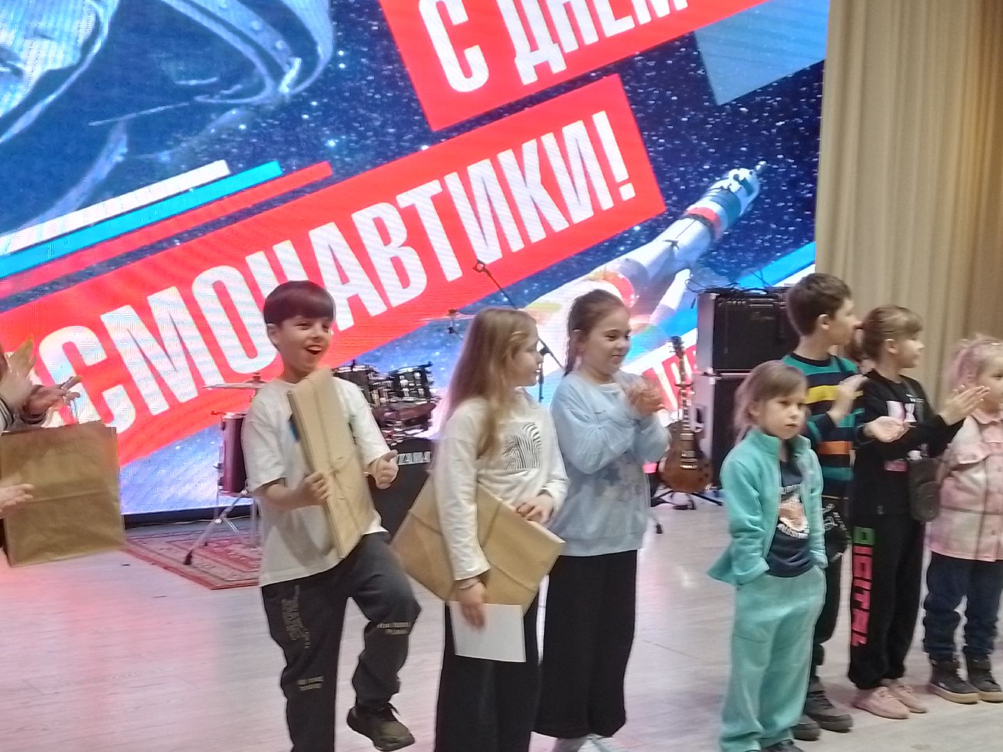 городской округ восход, конкурс рисунков, день космонавтики, дети,