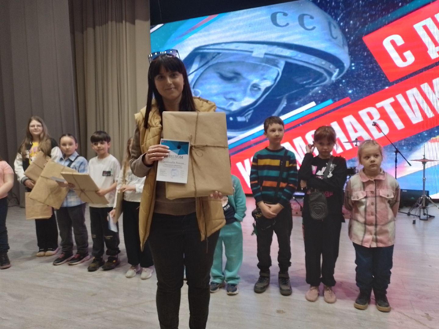 городской округ восход, конкурс рисунков, день космонавтики, дети,