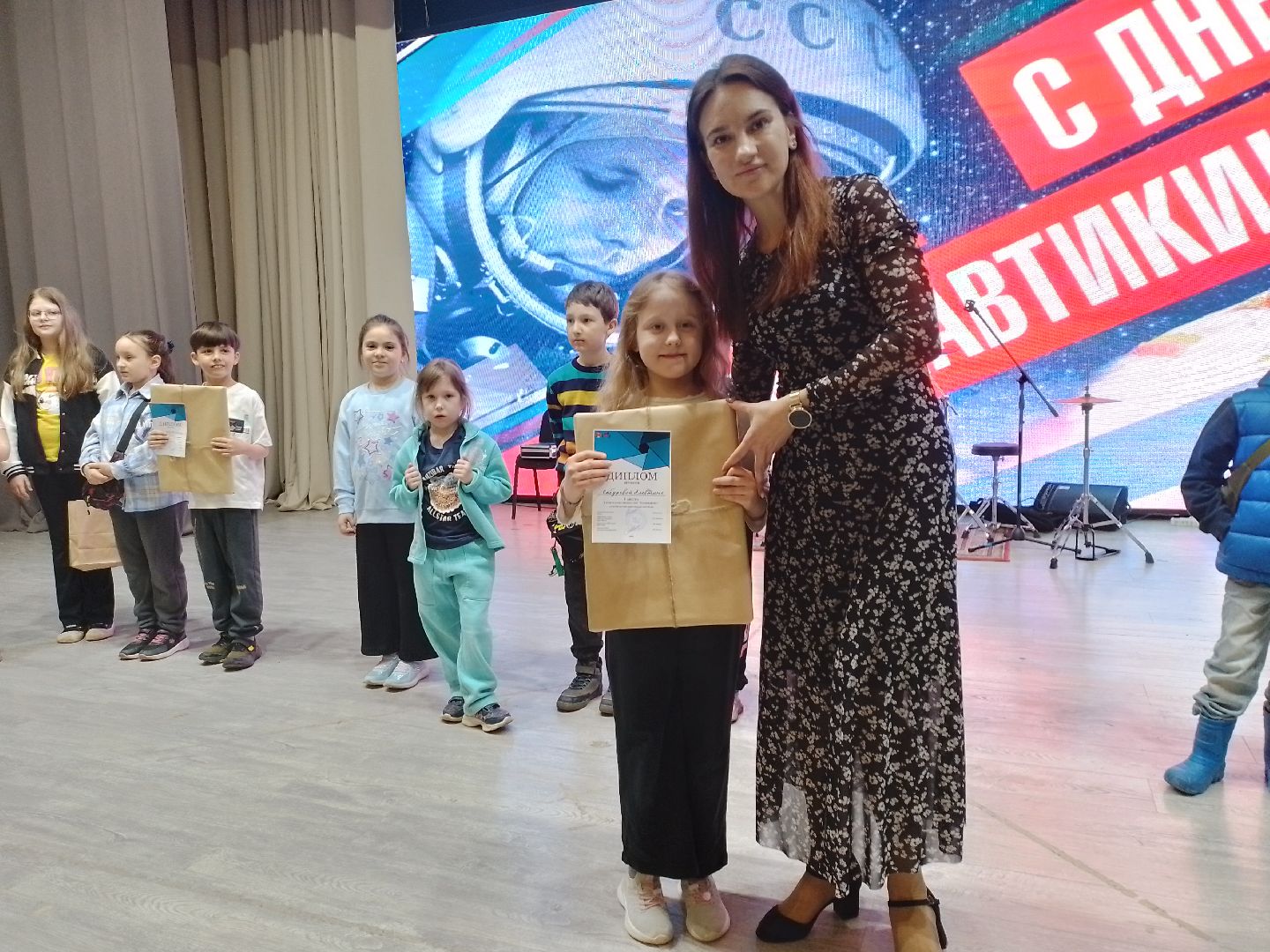 городской округ восход, конкурс рисунков, день космонавтики, дети,