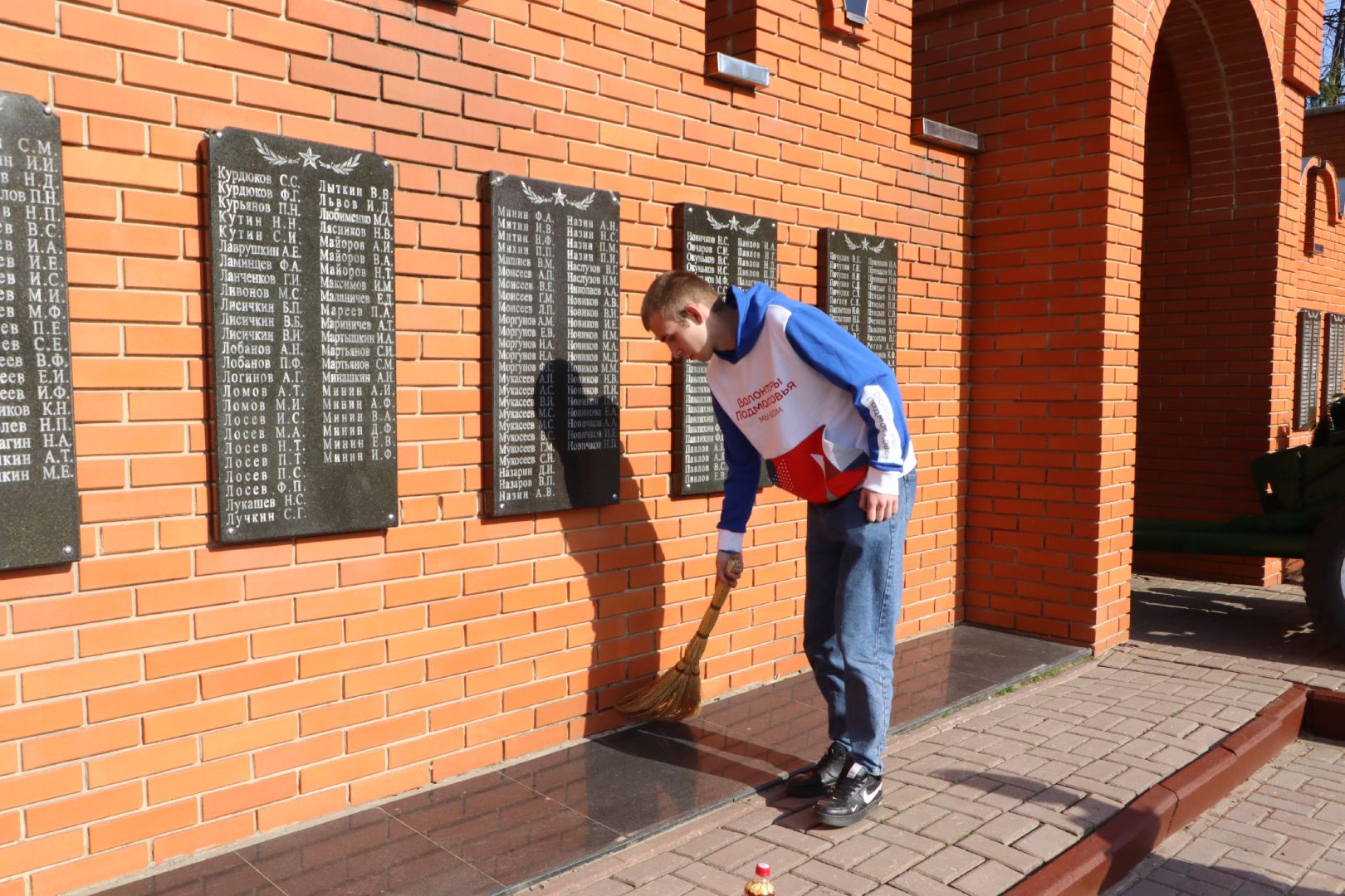 Мы за чистоту, помним, Мемориал воинам погибшим в войнах и локальных конфликтах, серебряные пруды, памятники вов,