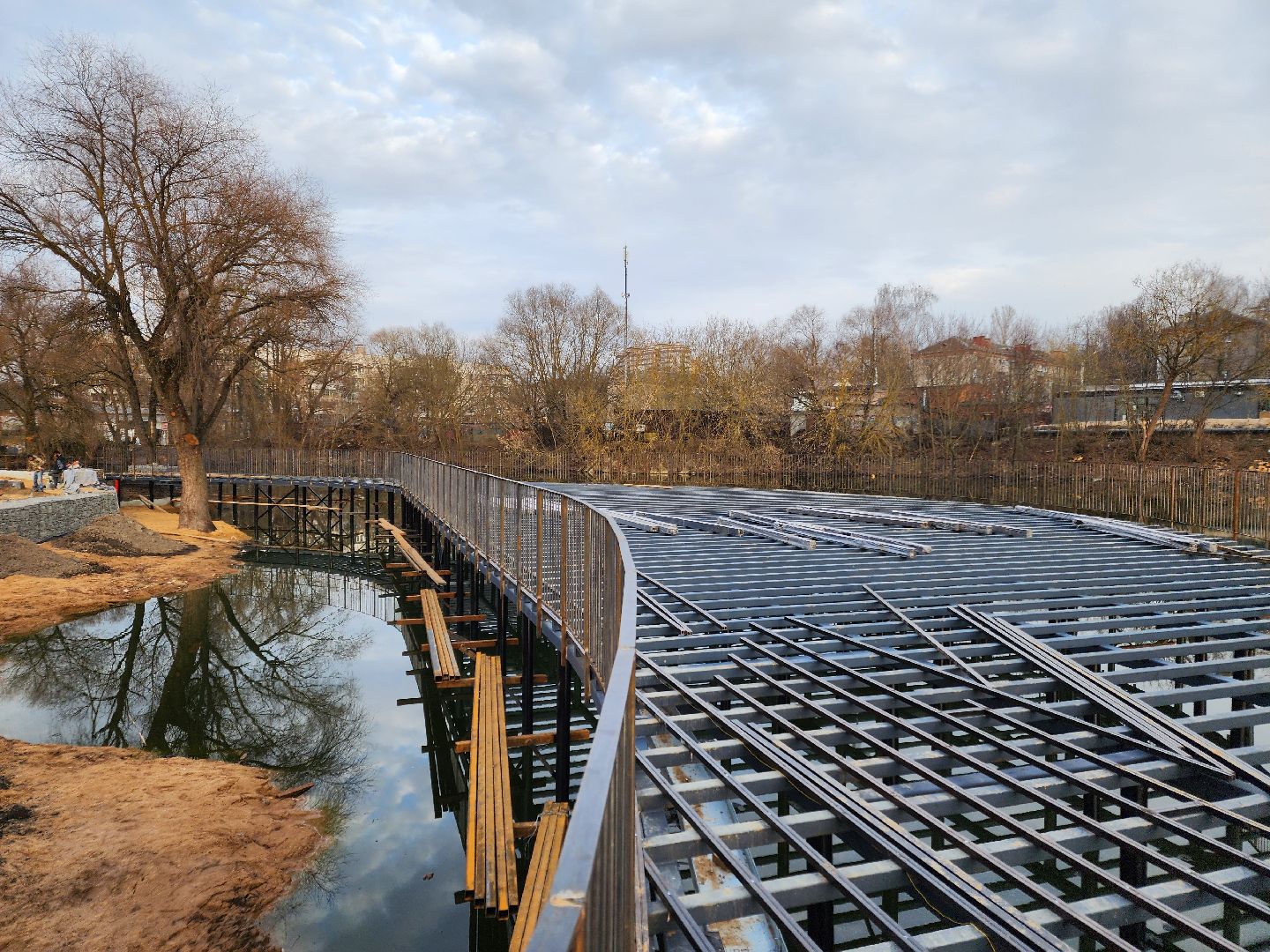 Чехов, улица Береговая, набережная реки теребенка, благоустройство, реконструкция, обновление, ограждения, заборы, строительство, покраска, госпрограмма московской области, формирование комфортной городской среды,