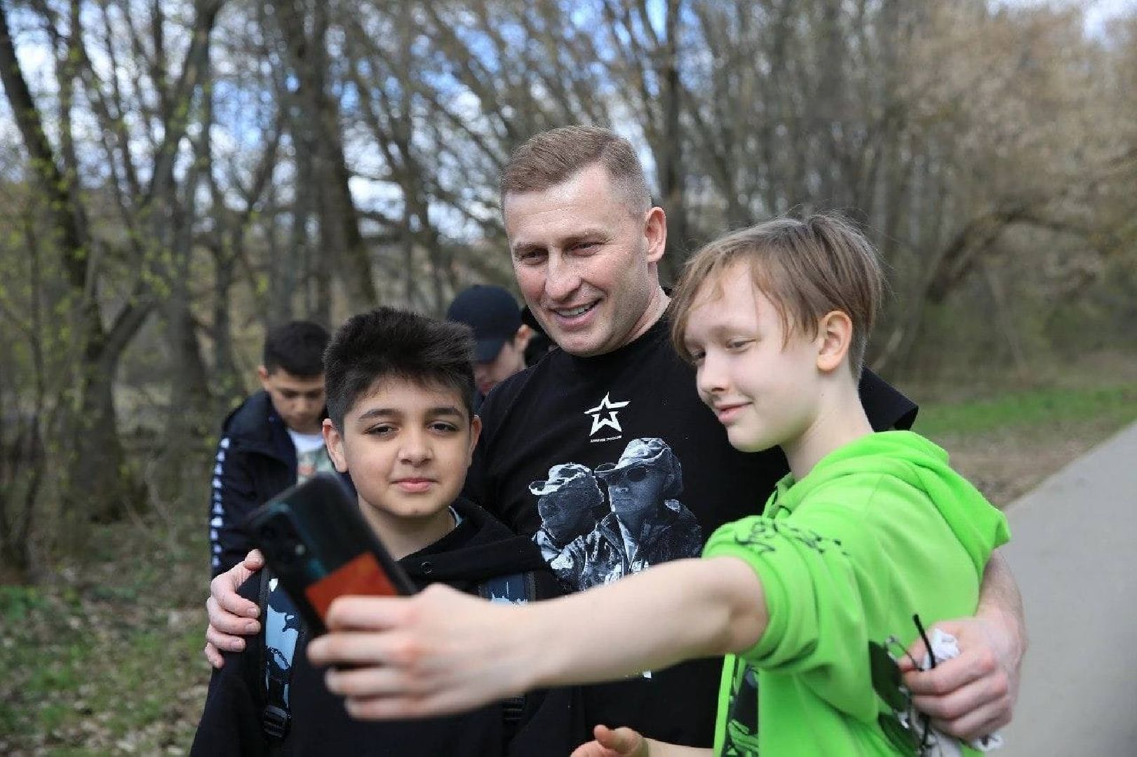 Долгопрудный, субботник, кустарник, шины