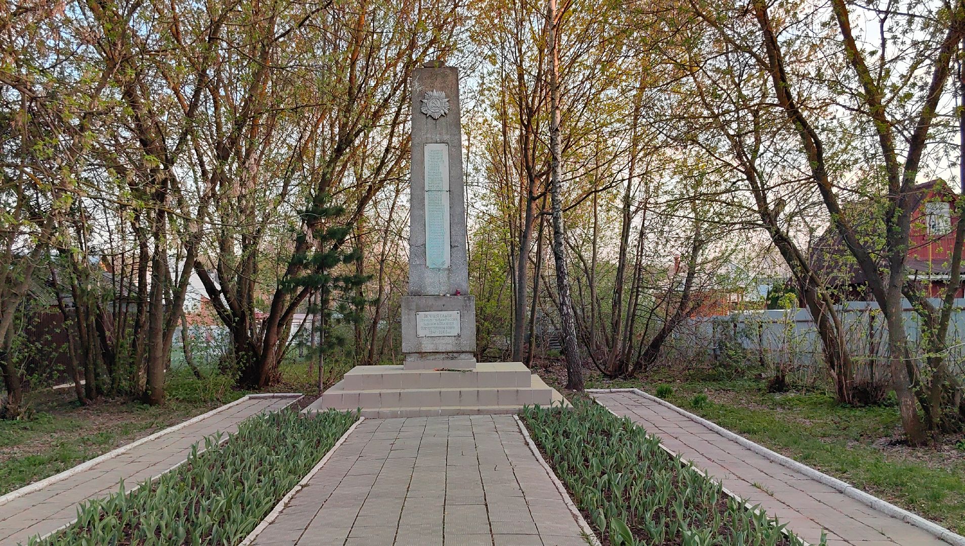 памятник, тюльпаны, уборка, вов, 9 мая, волонтеры,