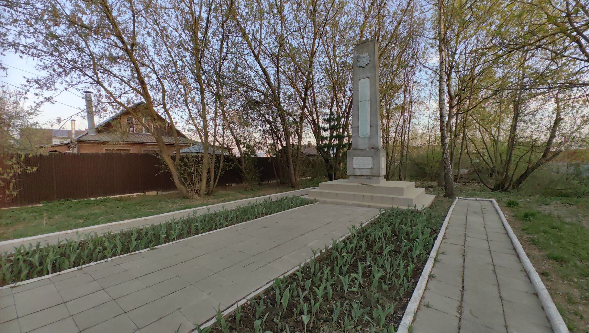 памятник, тюльпаны, уборка, вов, 9 мая, волонтеры,