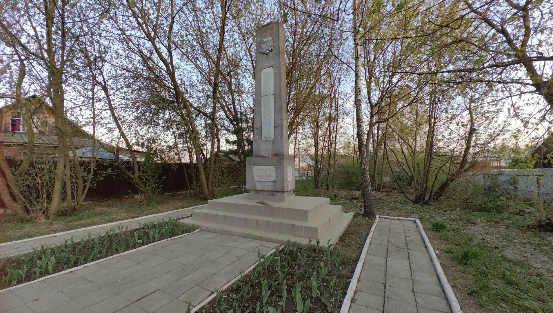 памятник, тюльпаны, уборка, вов, 9 мая, волонтеры,