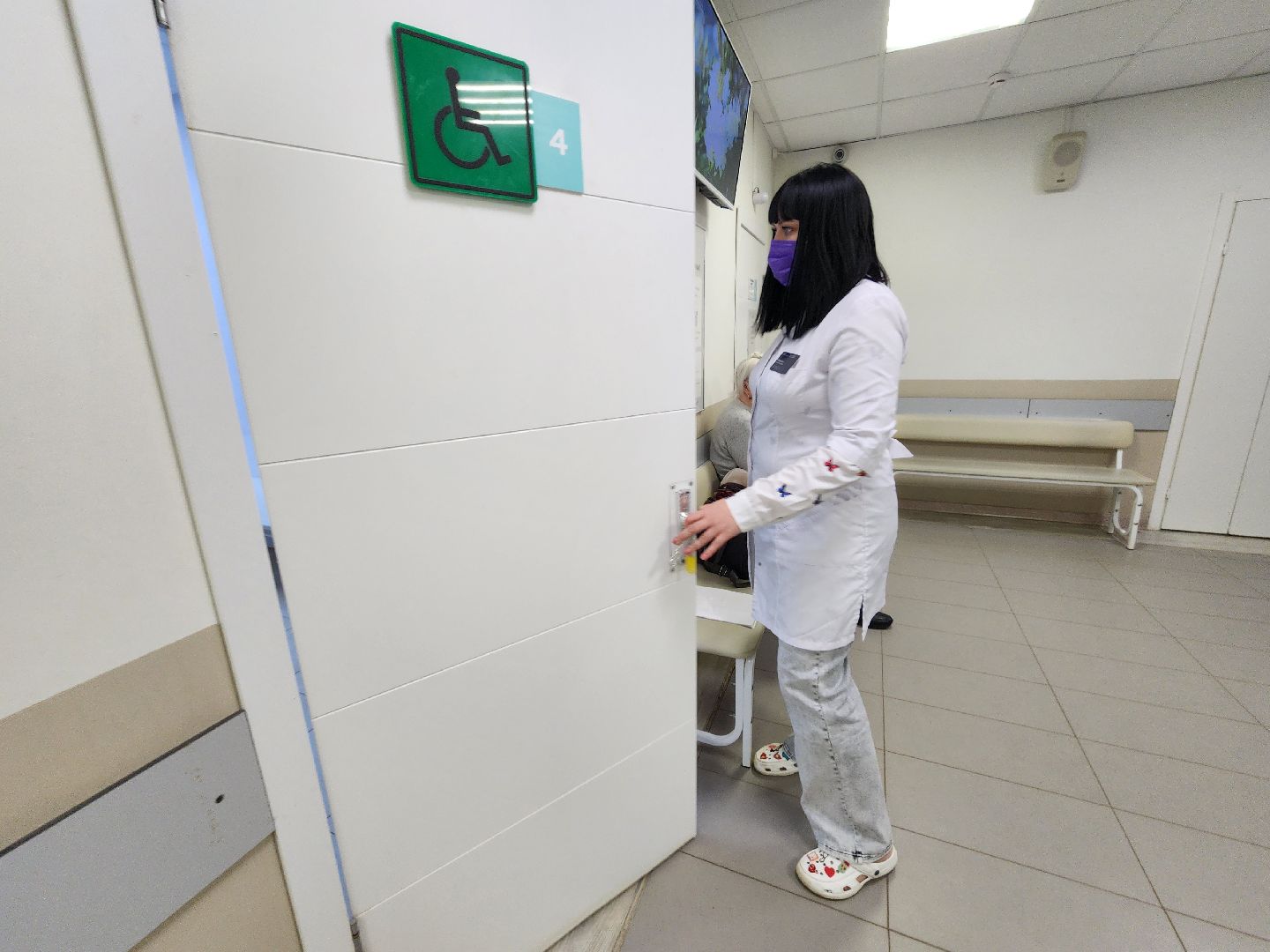 Чехов, взрослая поликлиника, ремонт, переезд врачей, новый адрес, кабинет прикрепления, кабинет вакцинации, ЭКГ, кабинет неотложной помощи,рентген-кабинет, часы работы,