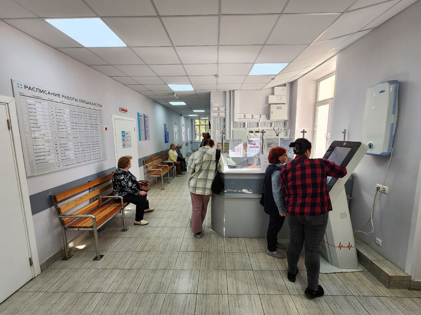 Чехов, взрослая поликлиника, ремонт, переезд врачей, новый адрес, кабинет прикрепления, кабинет вакцинации, ЭКГ, кабинет неотложной помощи,рентген-кабинет, часы работы,