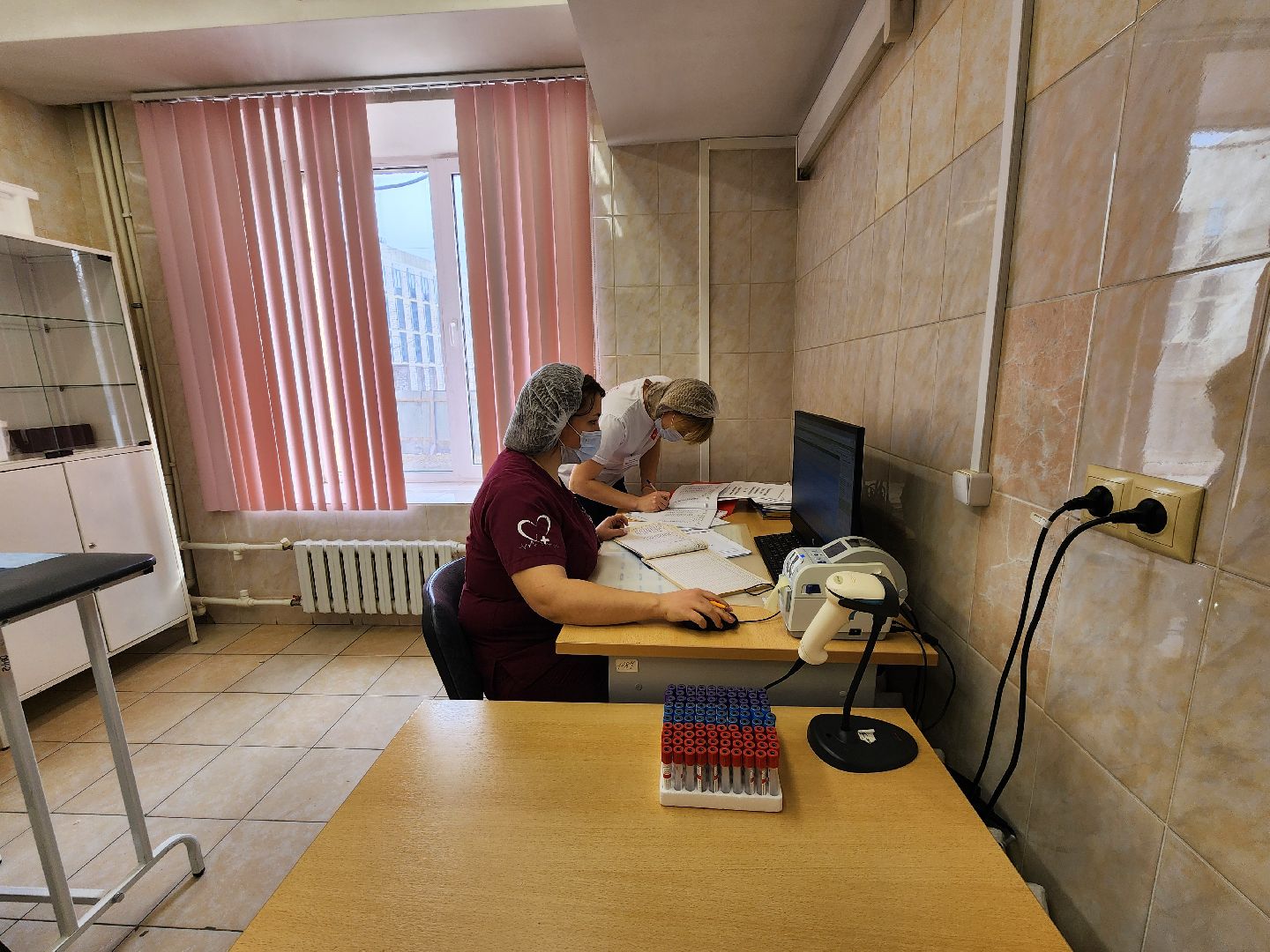 Чехов, взрослая поликлиника, ремонт, переезд врачей, новый адрес, кабинет прикрепления, кабинет вакцинации, ЭКГ, кабинет неотложной помощи,рентген-кабинет, часы работы,