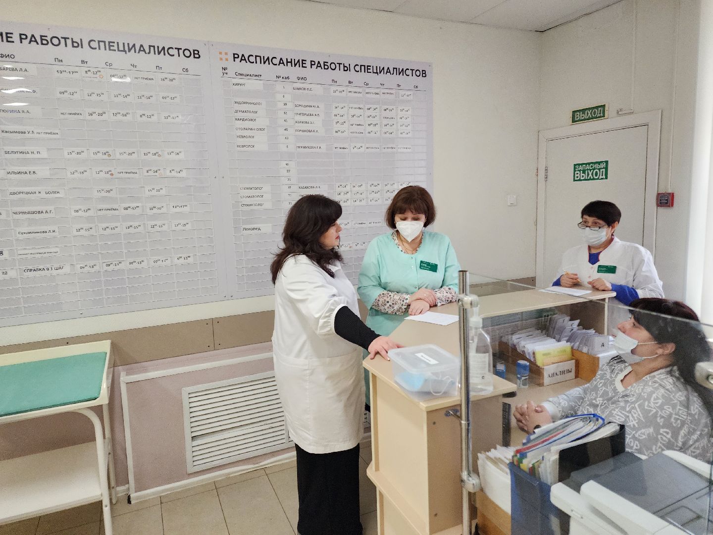 Чехов, взрослая поликлиника, ремонт, переезд врачей, новый адрес, кабинет прикрепления, кабинет вакцинации, ЭКГ, кабинет неотложной помощи,рентген-кабинет, часы работы,