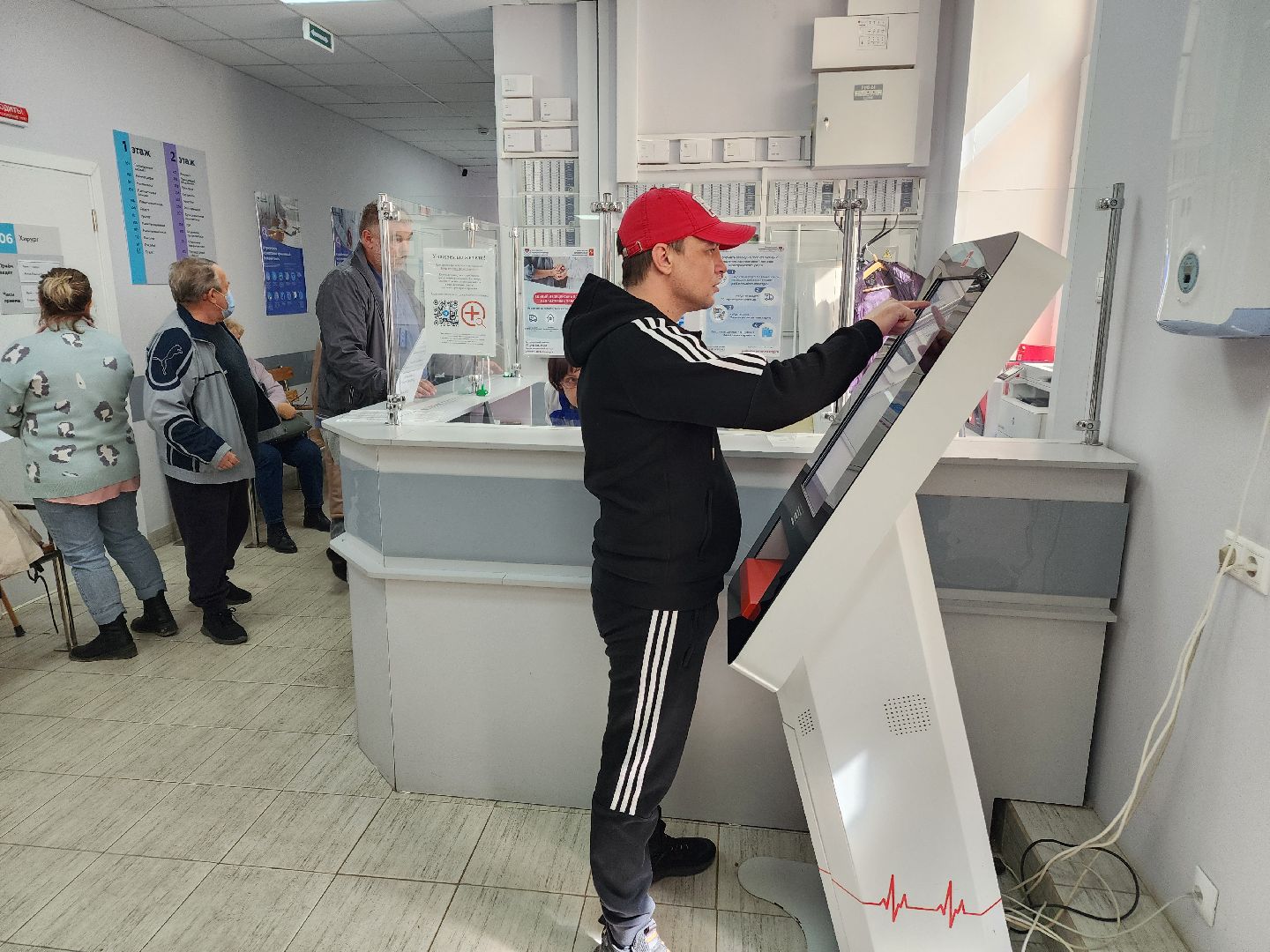 Чехов, взрослая поликлиника, ремонт, переезд врачей, новый адрес, кабинет прикрепления, кабинет вакцинации, ЭКГ, кабинет неотложной помощи,рентген-кабинет, часы работы,