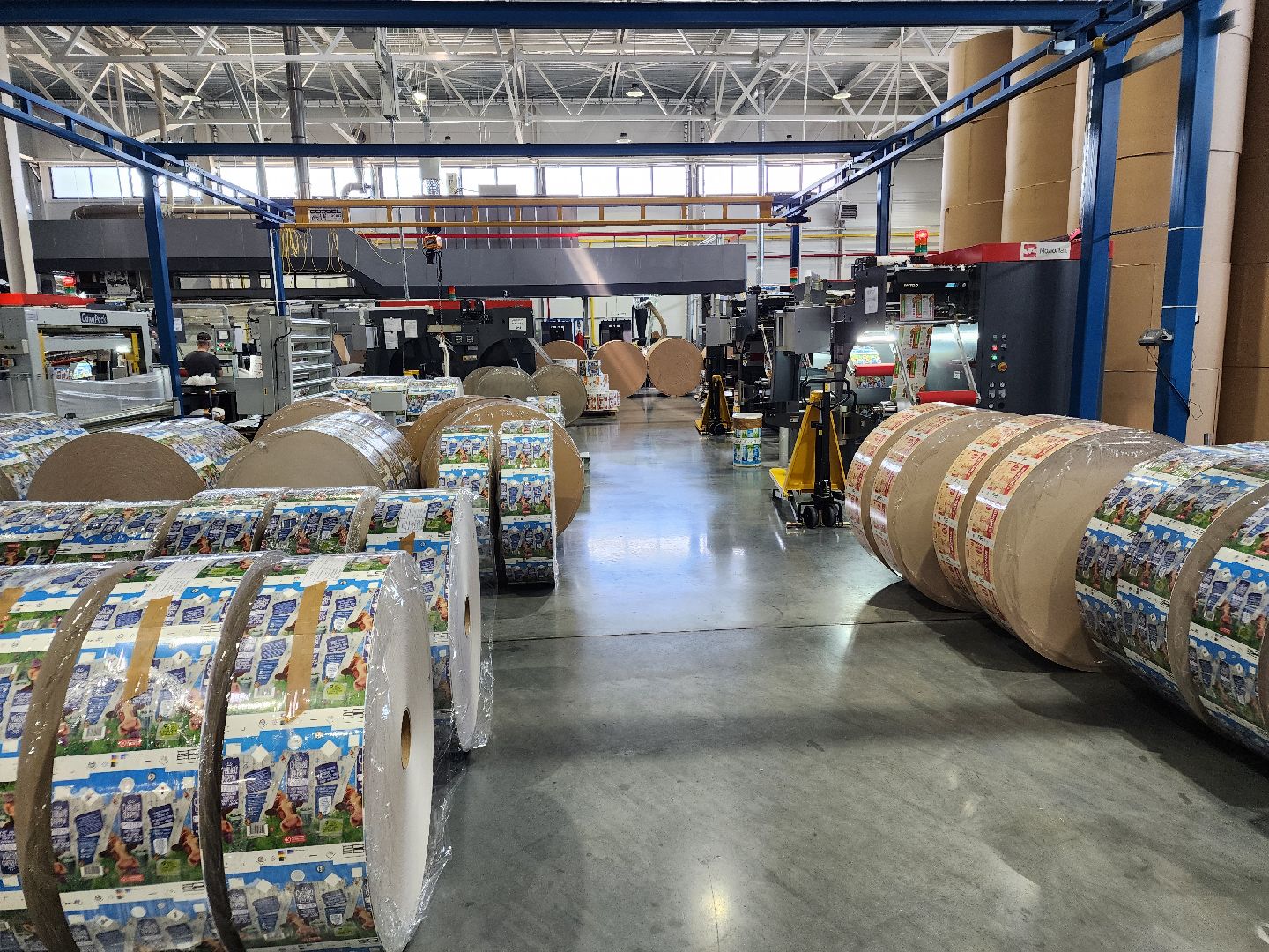 Чехов, симферопольское шоссе, завод МолоПак, картонная упаковка, производство, изготовление, пищевая промышленность, аналог Тетра Пак, аналог Пюр-Пак, форматы и виды упаковки,производительность предприятия, асептическая упаковка, упаковка из картона, упаковка для молочных продуктов соков и воды,  структура предприятия, история завода,