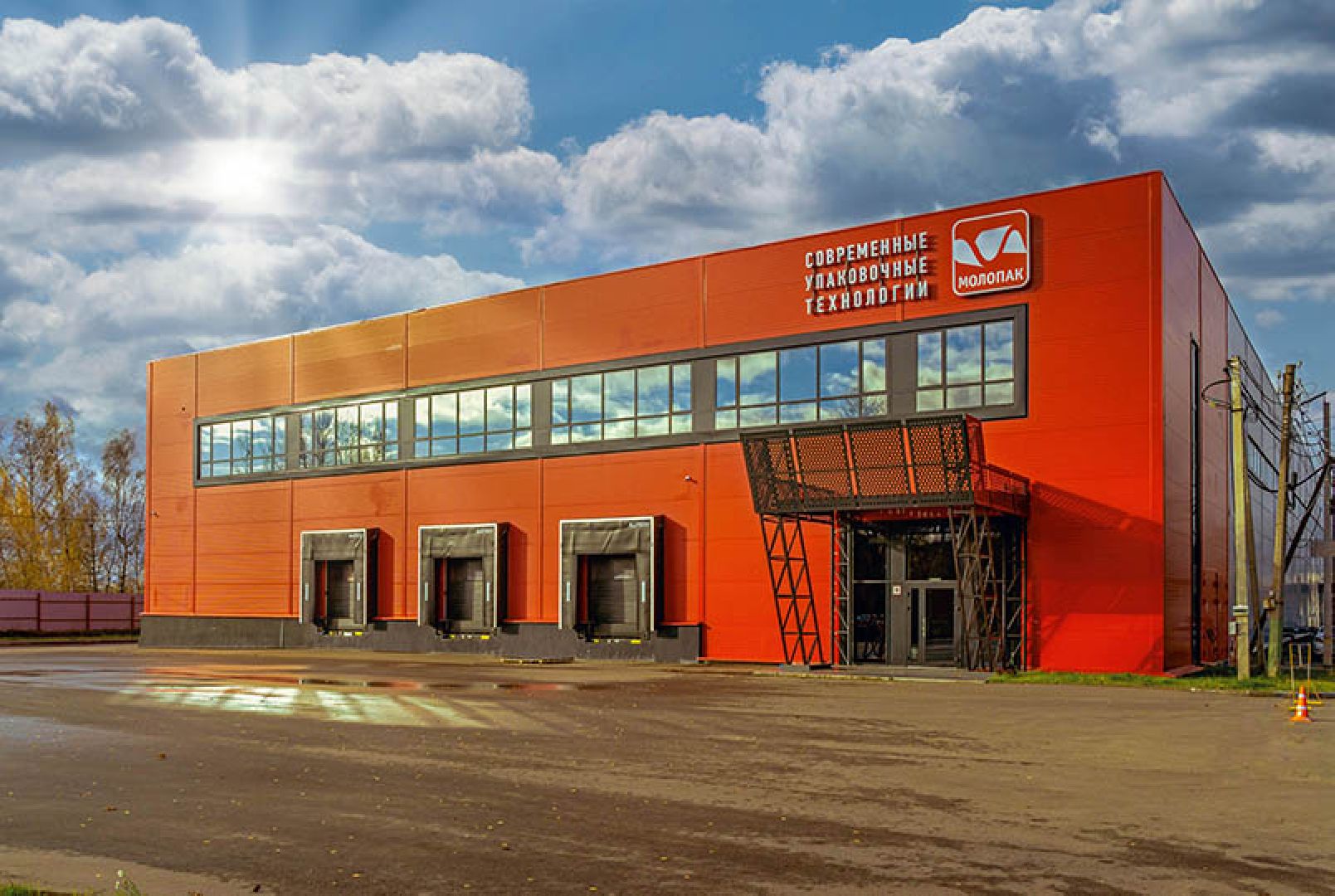 Чехов, симферопольское шоссе, завод МолоПак, картонная упаковка, производство, изготовление, пищевая промышленность, аналог Тетра Пак, аналог Пюр-Пак, форматы и виды упаковки,производительность предприятия, асептическая упаковка, упаковка из картона, упаковка для молочных продуктов соков и воды,  структура предприятия, история завода,