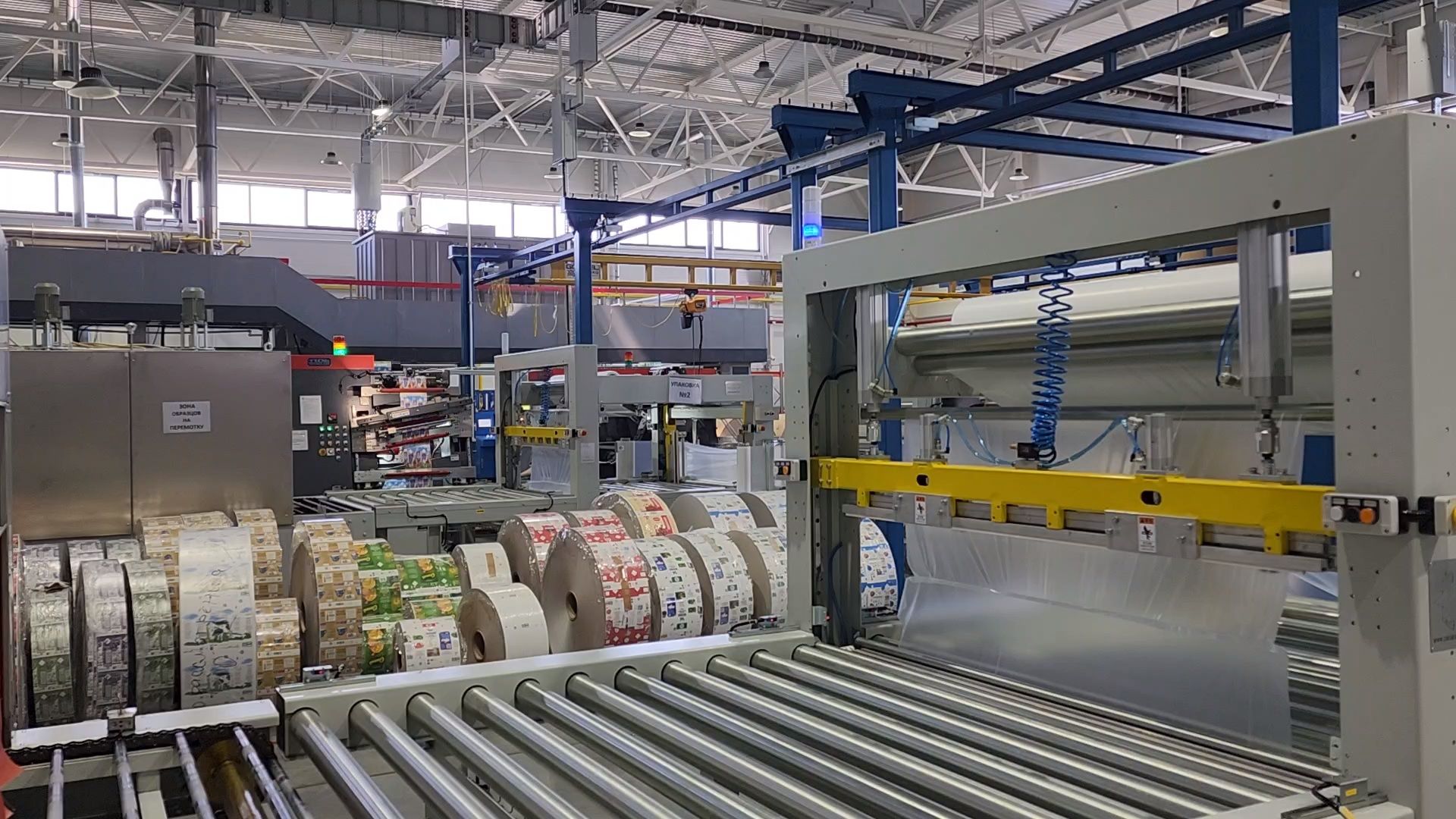 Чехов, симферопольское шоссе, завод МолоПак, картонная упаковка, производство, изготовление, пищевая промышленность, аналог Тетра Пак, аналог Пюр-Пак, форматы и виды упаковки,производительность предприятия, асептическая упаковка, упаковка из картона, упаковка для молочных продуктов соков и воды,  структура предприятия, история завода,