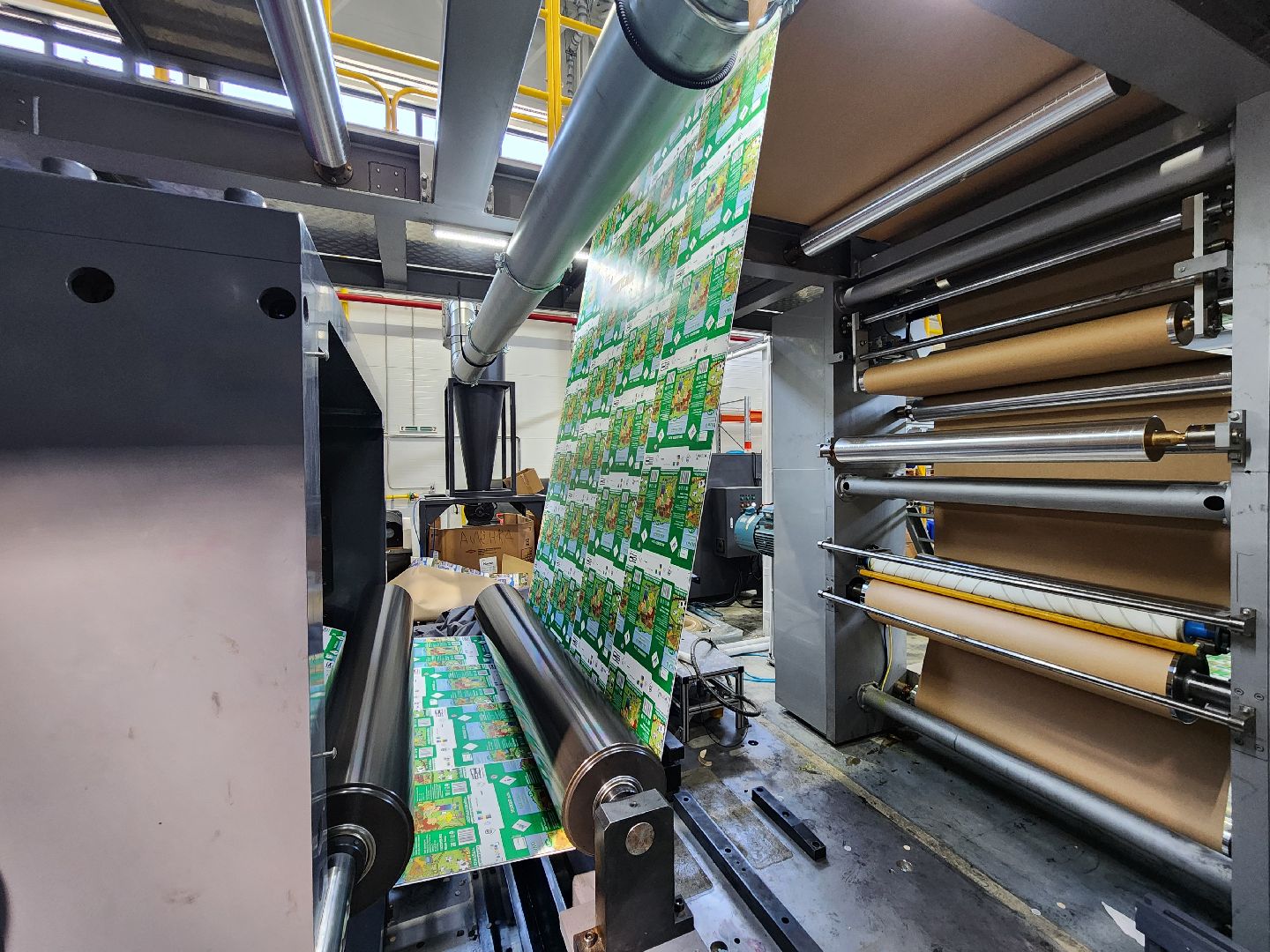 Чехов, симферопольское шоссе, завод МолоПак, картонная упаковка, производство, изготовление, пищевая промышленность, аналог Тетра Пак, аналог Пюр-Пак, форматы и виды упаковки,производительность предприятия, асептическая упаковка, упаковка из картона, упаковка для молочных продуктов соков и воды,  структура предприятия, история завода,