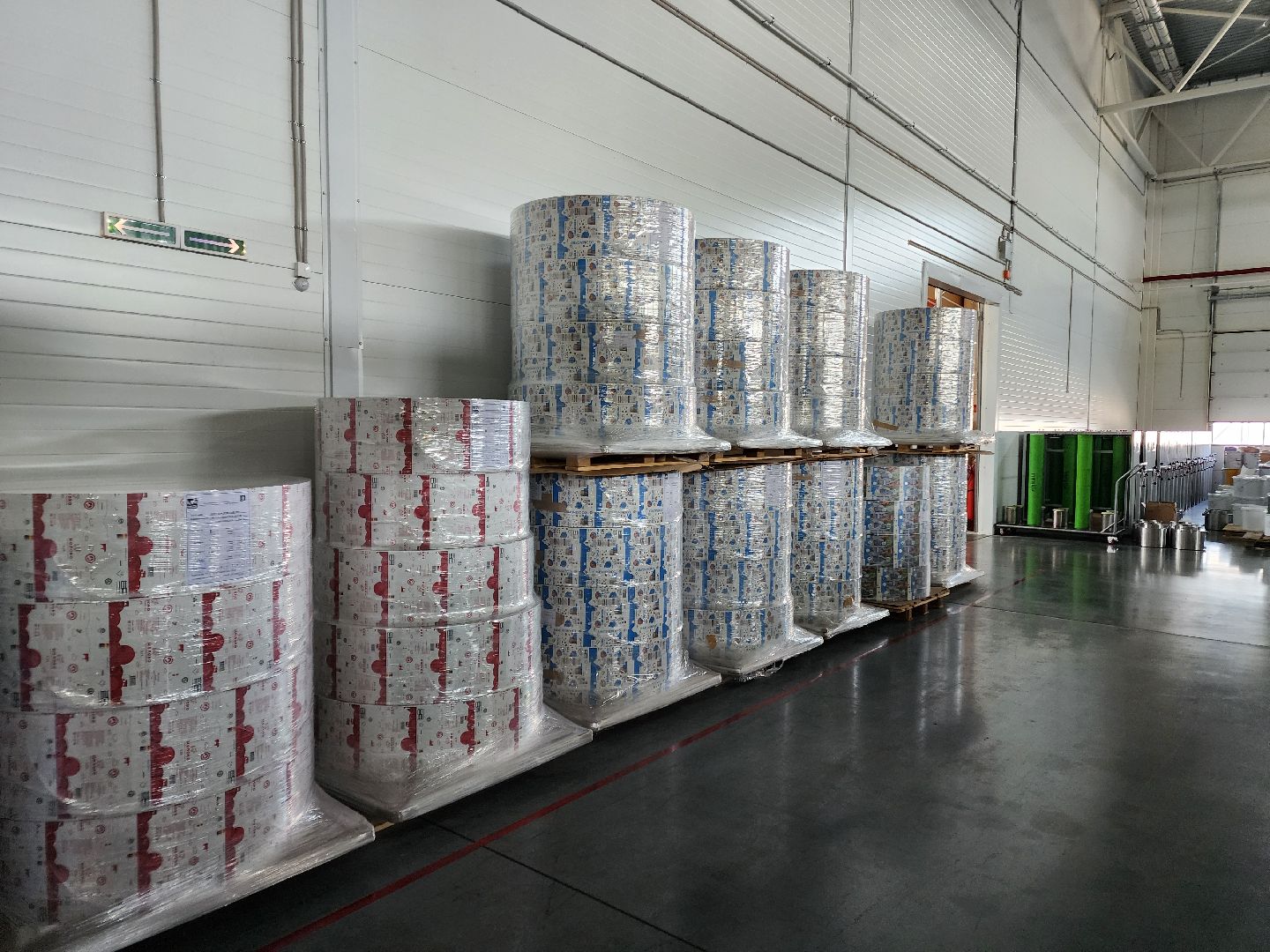 Чехов, симферопольское шоссе, завод МолоПак, картонная упаковка, производство, изготовление, пищевая промышленность, аналог Тетра Пак, аналог Пюр-Пак, форматы и виды упаковки,производительность предприятия, асептическая упаковка, упаковка из картона, упаковка для молочных продуктов соков и воды,  структура предприятия, история завода,