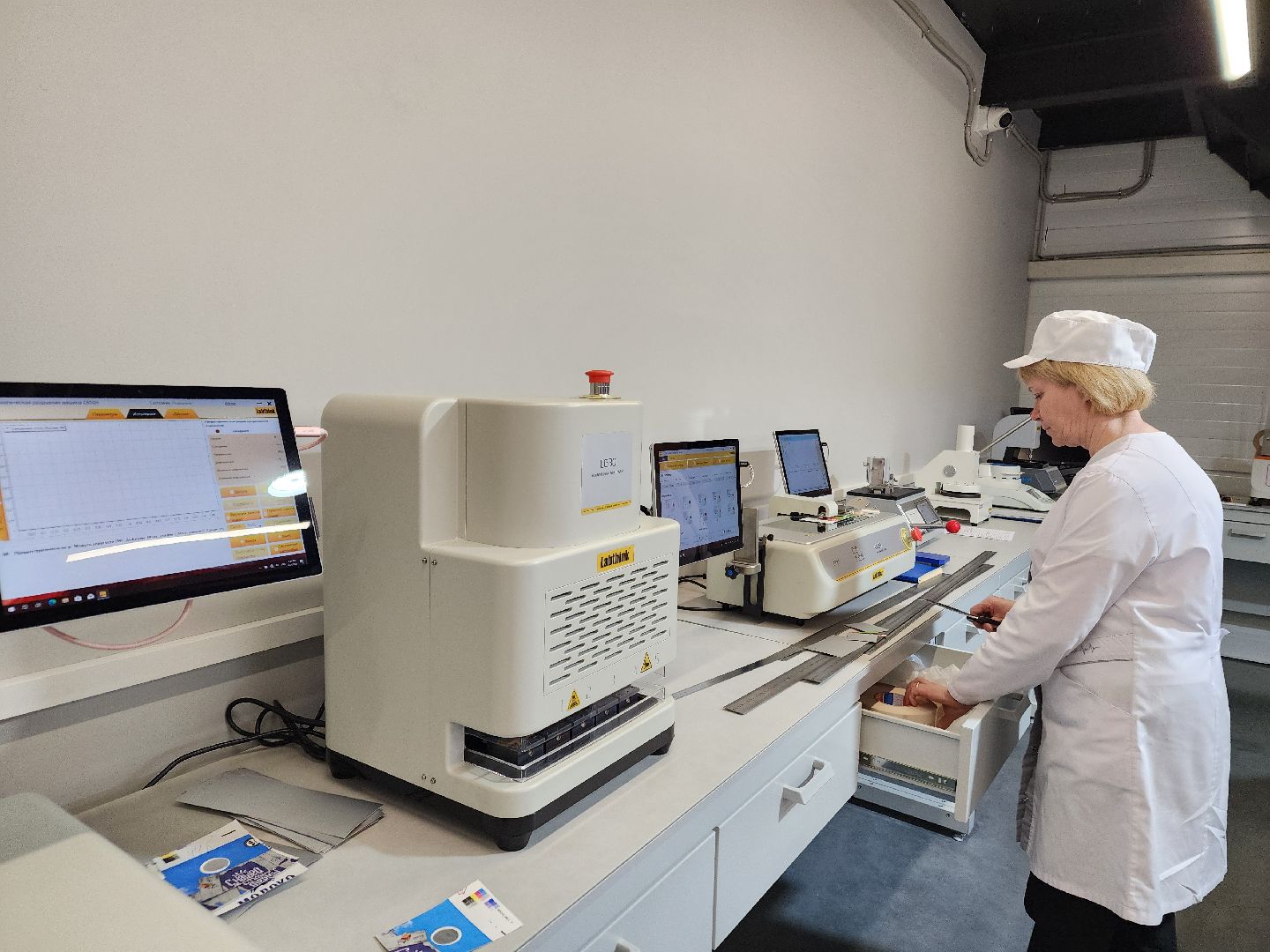 Чехов, симферопольское шоссе, завод МолоПак, картонная упаковка, производство, изготовление, пищевая промышленность, аналог Тетра Пак, аналог Пюр-Пак, форматы и виды упаковки,производительность предприятия, асептическая упаковка, упаковка из картона, упаковка для молочных продуктов соков и воды,  структура предприятия, история завода,