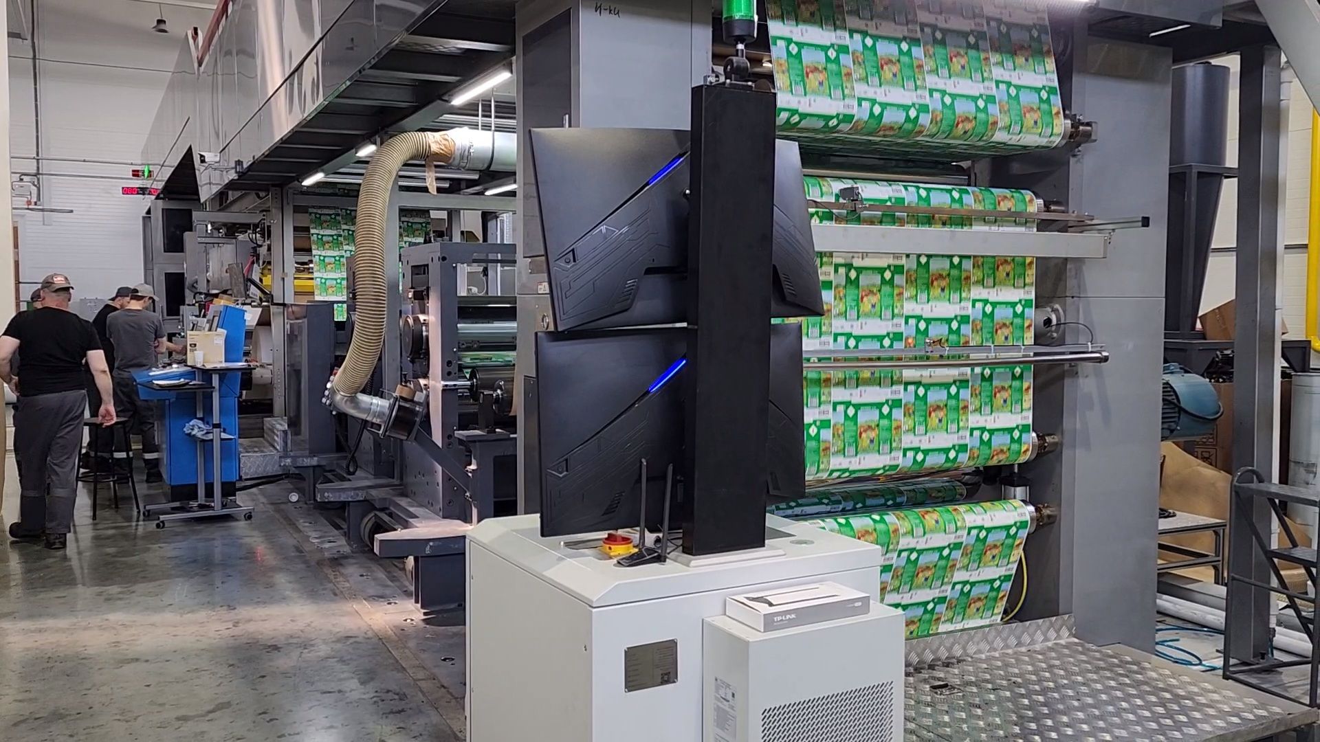 Чехов, симферопольское шоссе, завод МолоПак, картонная упаковка, производство, изготовление, пищевая промышленность, аналог Тетра Пак, аналог Пюр-Пак, форматы и виды упаковки,производительность предприятия, асептическая упаковка, упаковка из картона, упаковка для молочных продуктов соков и воды,  структура предприятия, история завода,